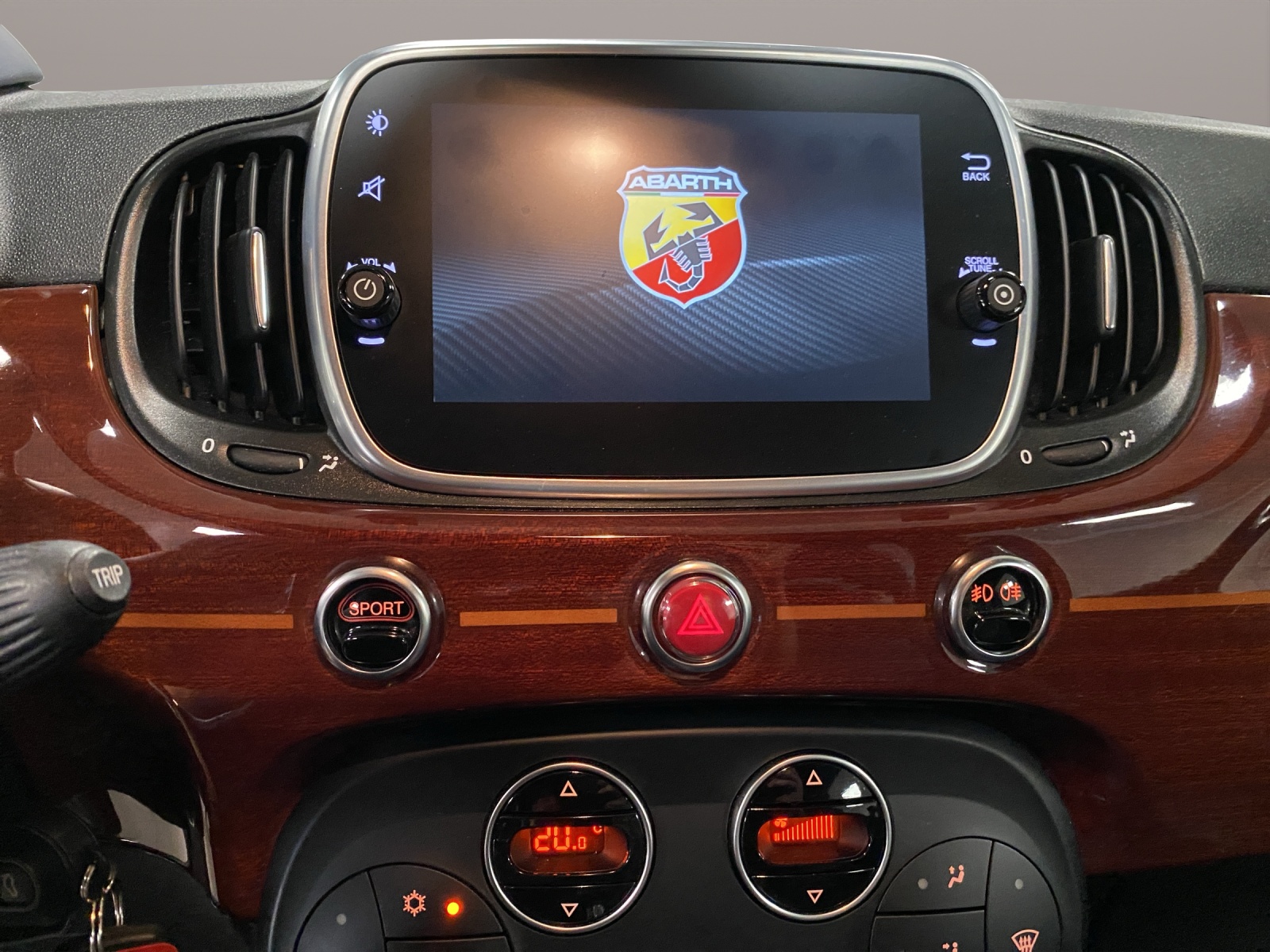 FIAT 695 Abarth 1.4 T-Jet 180 Rival-image-14