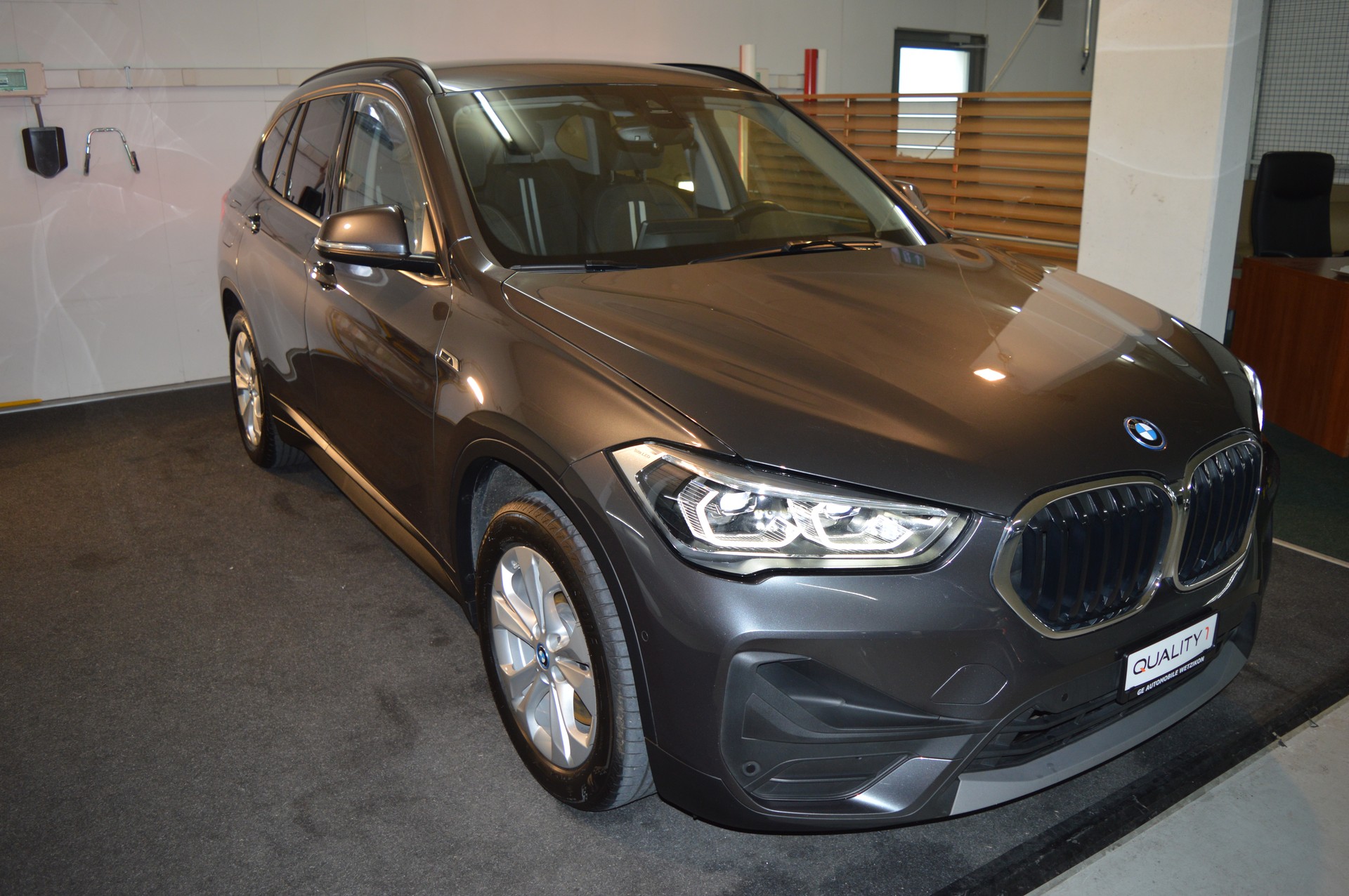 BMW X1 xDrive 25e Travel Edition Steptronic-image-1