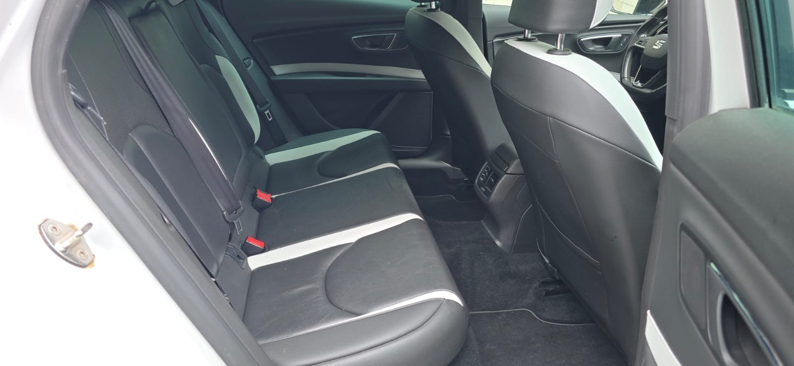 SEAT Leon 2.0 TSI Cupra 290 DSG-image-4