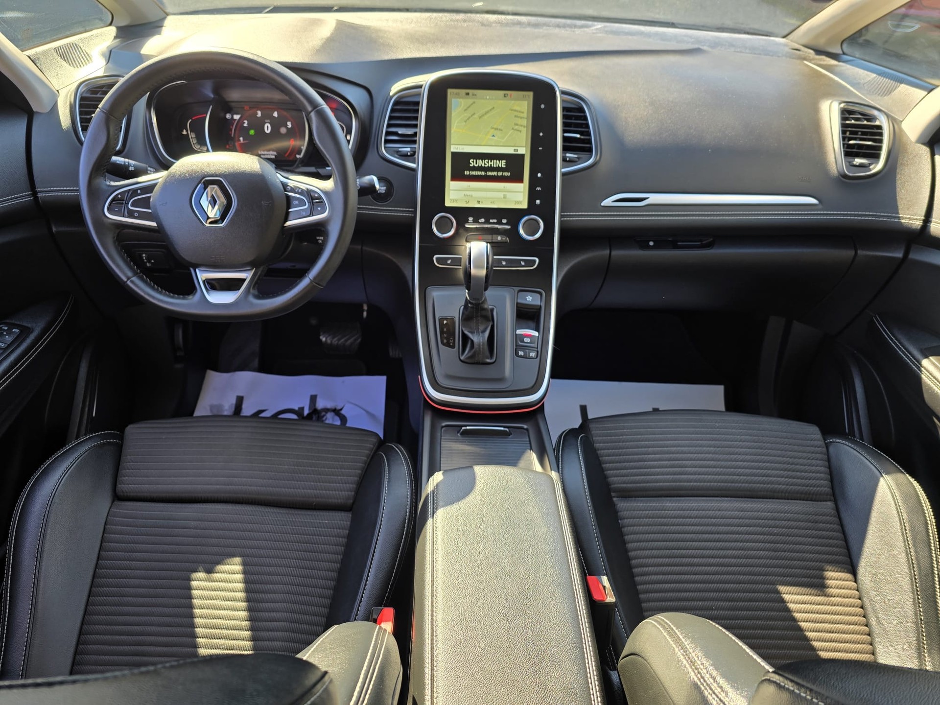 RENAULT Scénic 1.3 16V Turbo Zen EDC-image-7
