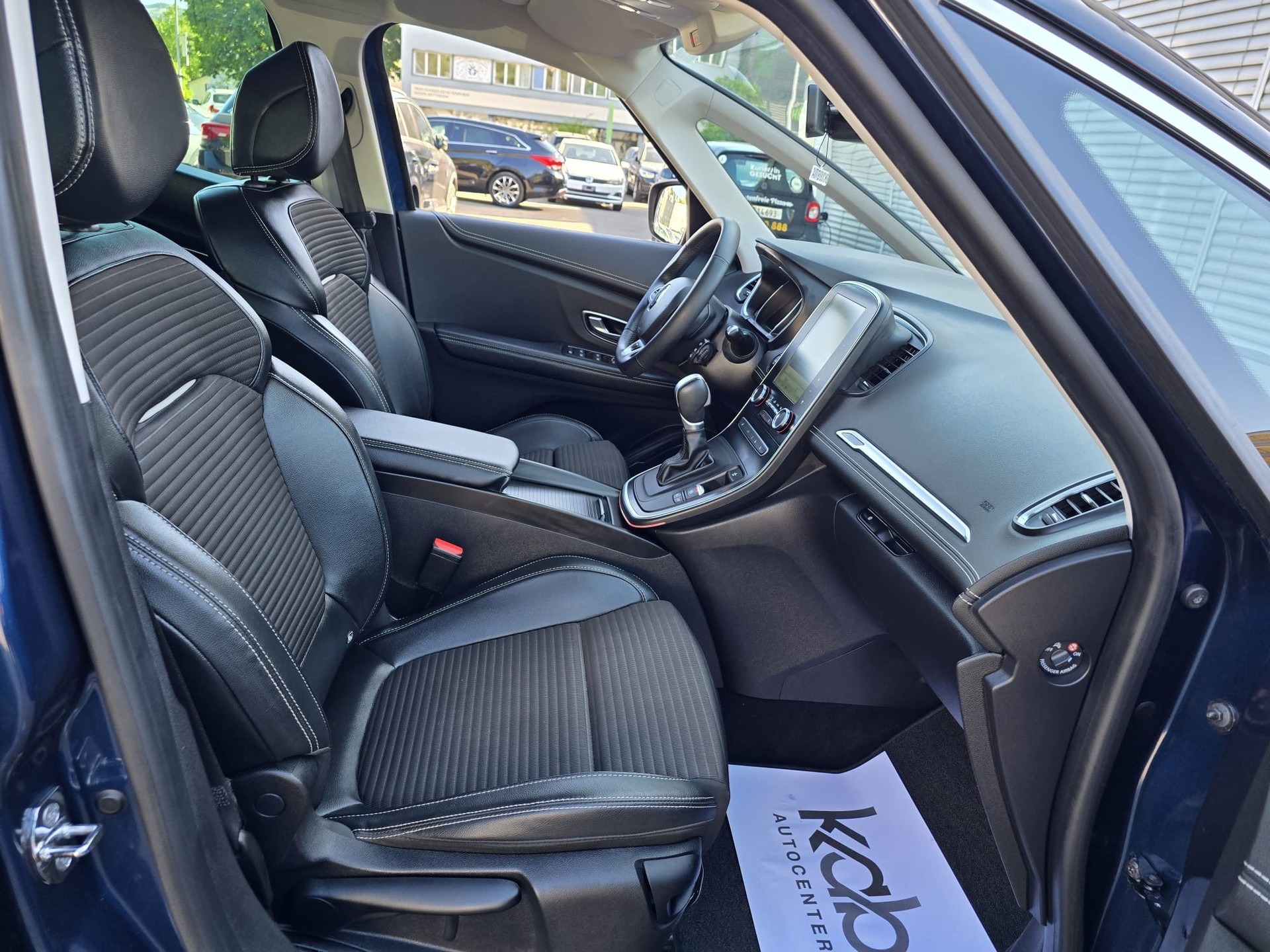 RENAULT Scénic 1.3 16V Turbo Zen EDC-image-10