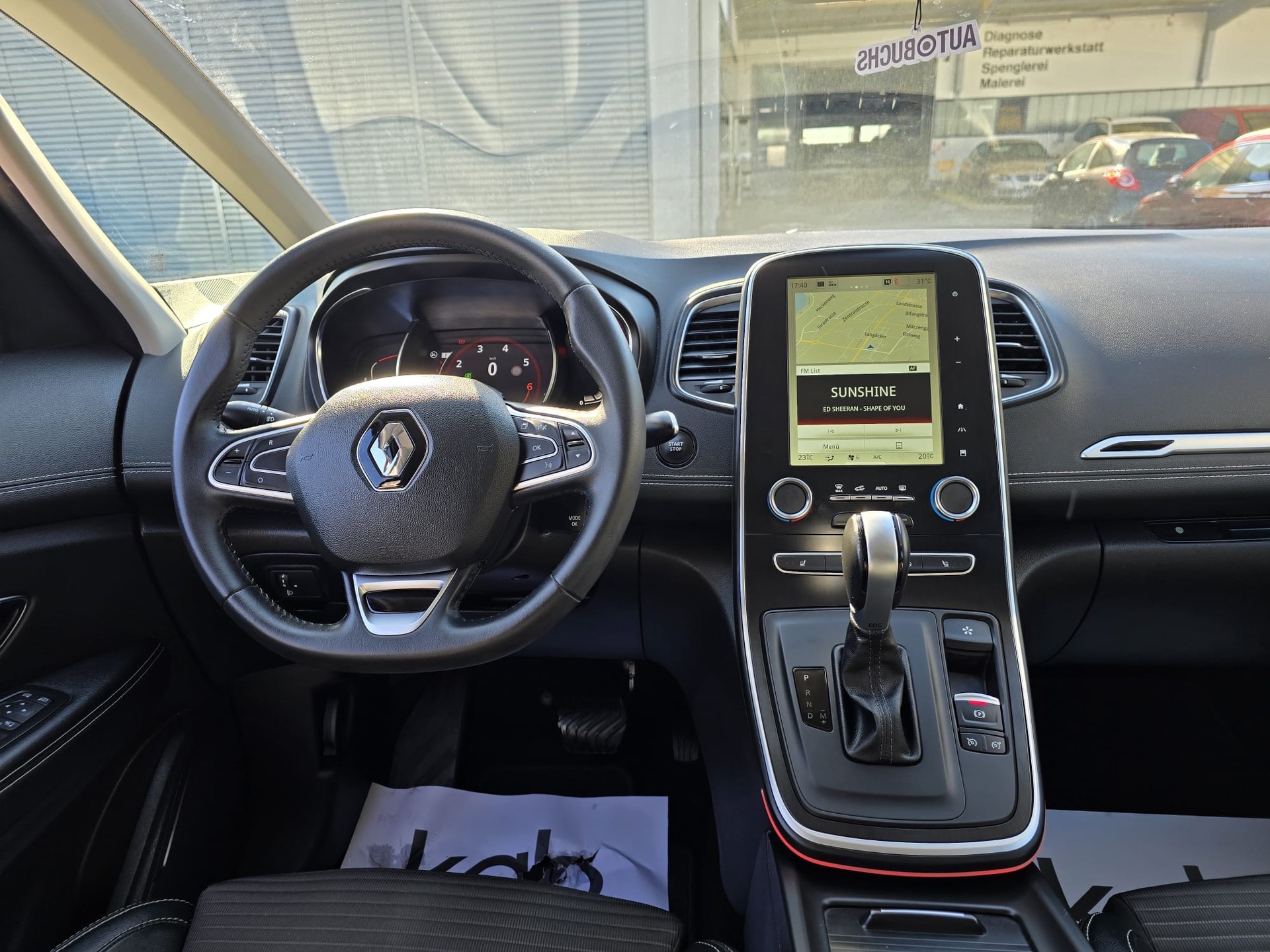 RENAULT Scénic 1.3 16V Turbo Zen EDC-image-8