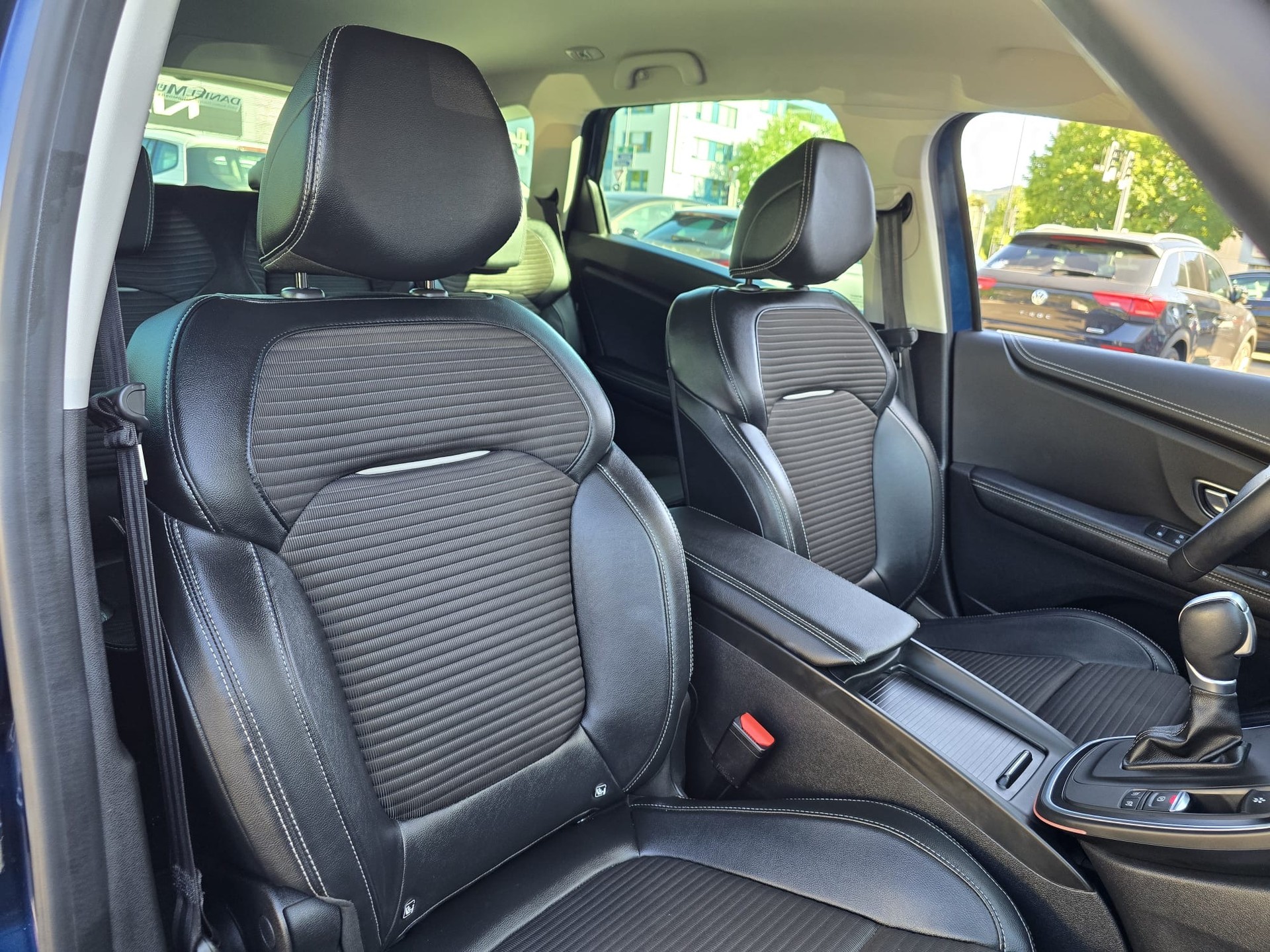 RENAULT Scénic 1.3 16V Turbo Zen EDC-image-11