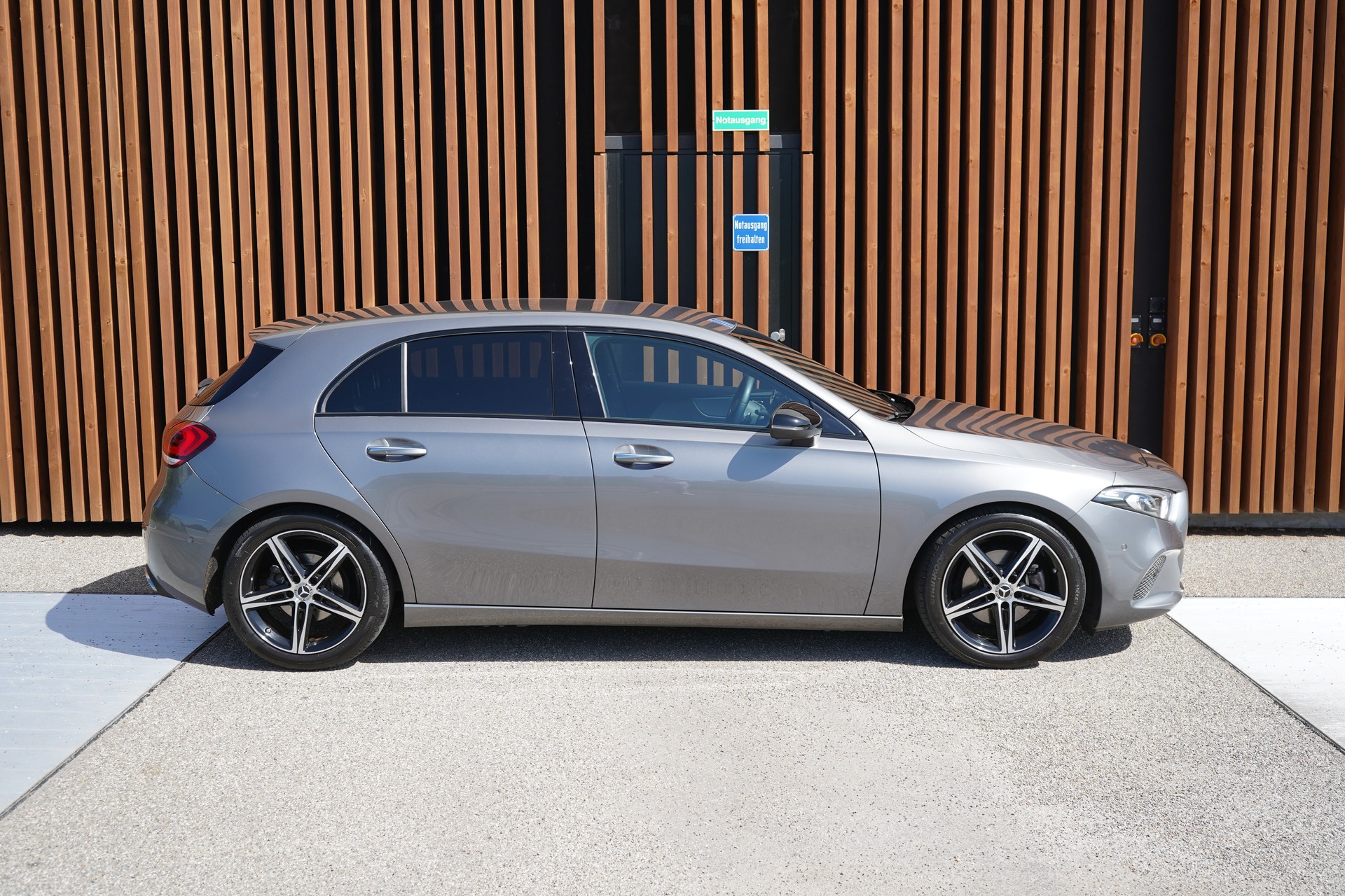 MERCEDES-BENZ A 200 PROGRESSIVE NIGHT 7G-DCT l 163 PS-image-4