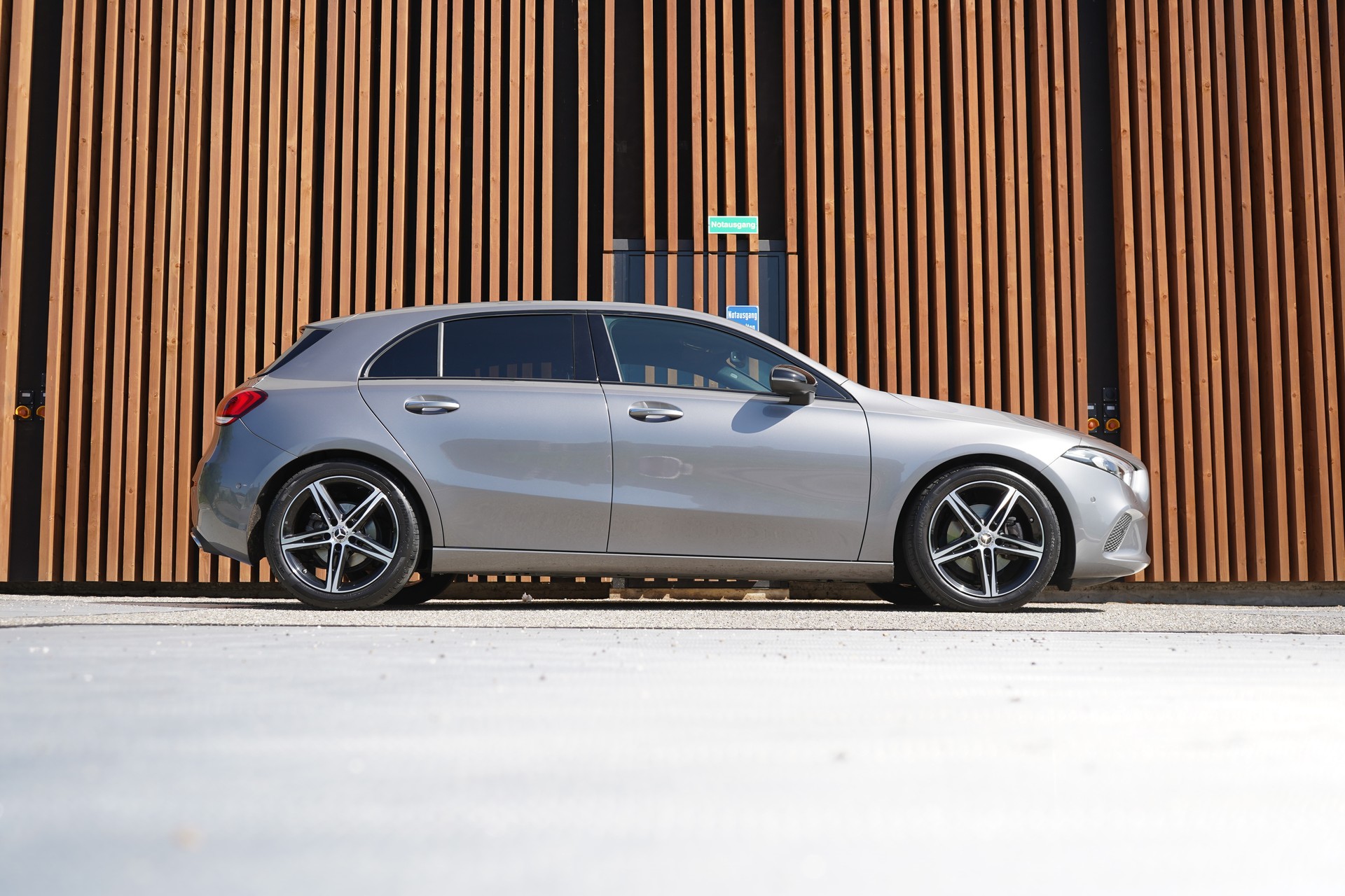MERCEDES-BENZ A 200 PROGRESSIVE NIGHT 7G-DCT l 163 PS-image-2