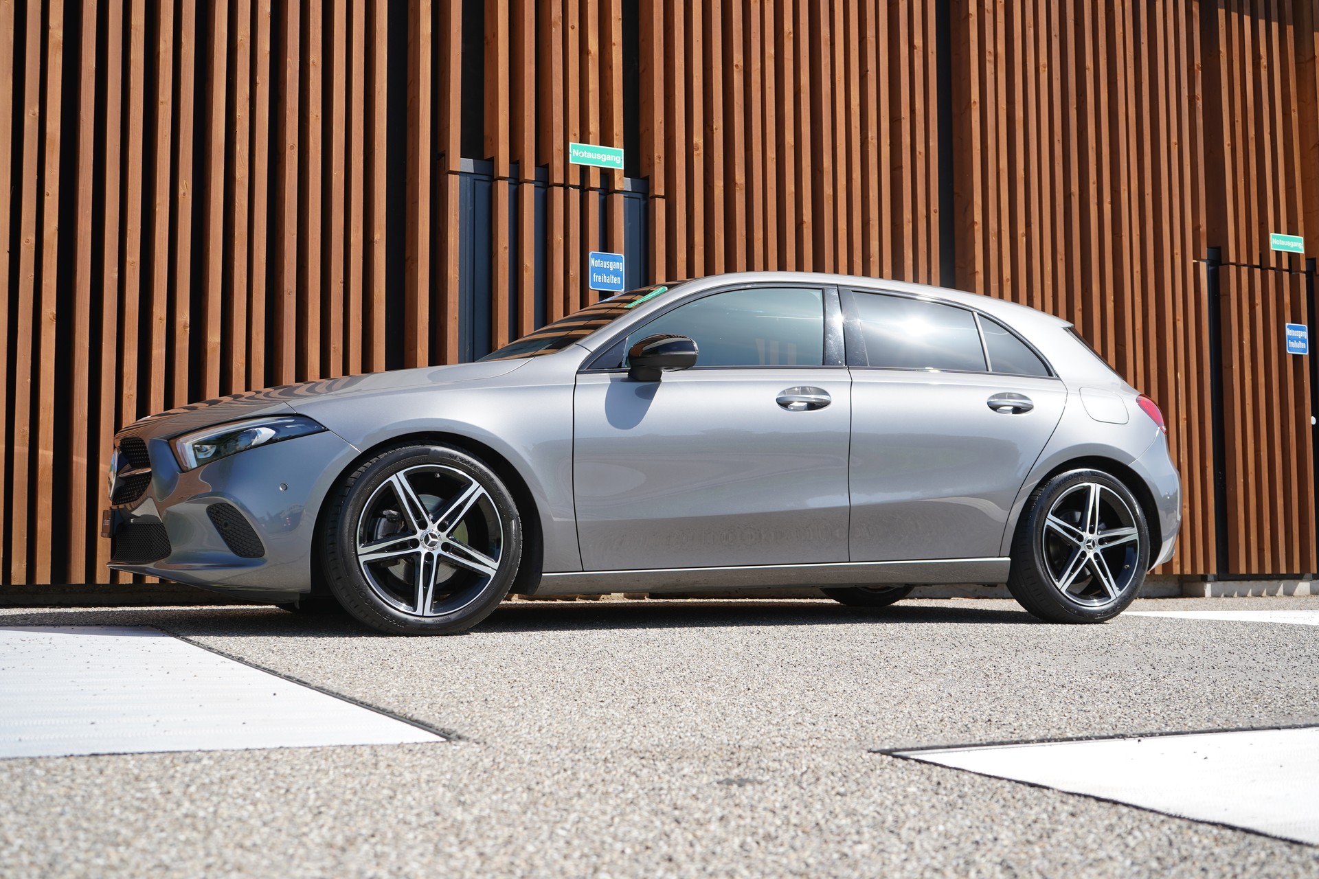MERCEDES-BENZ A 200 PROGRESSIVE NIGHT 7G-DCT l 163 PS-image-8