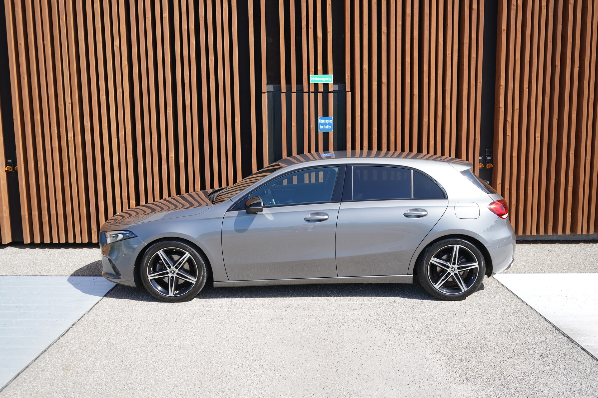 MERCEDES-BENZ A 200 PROGRESSIVE NIGHT 7G-DCT l 163 PS-image-5