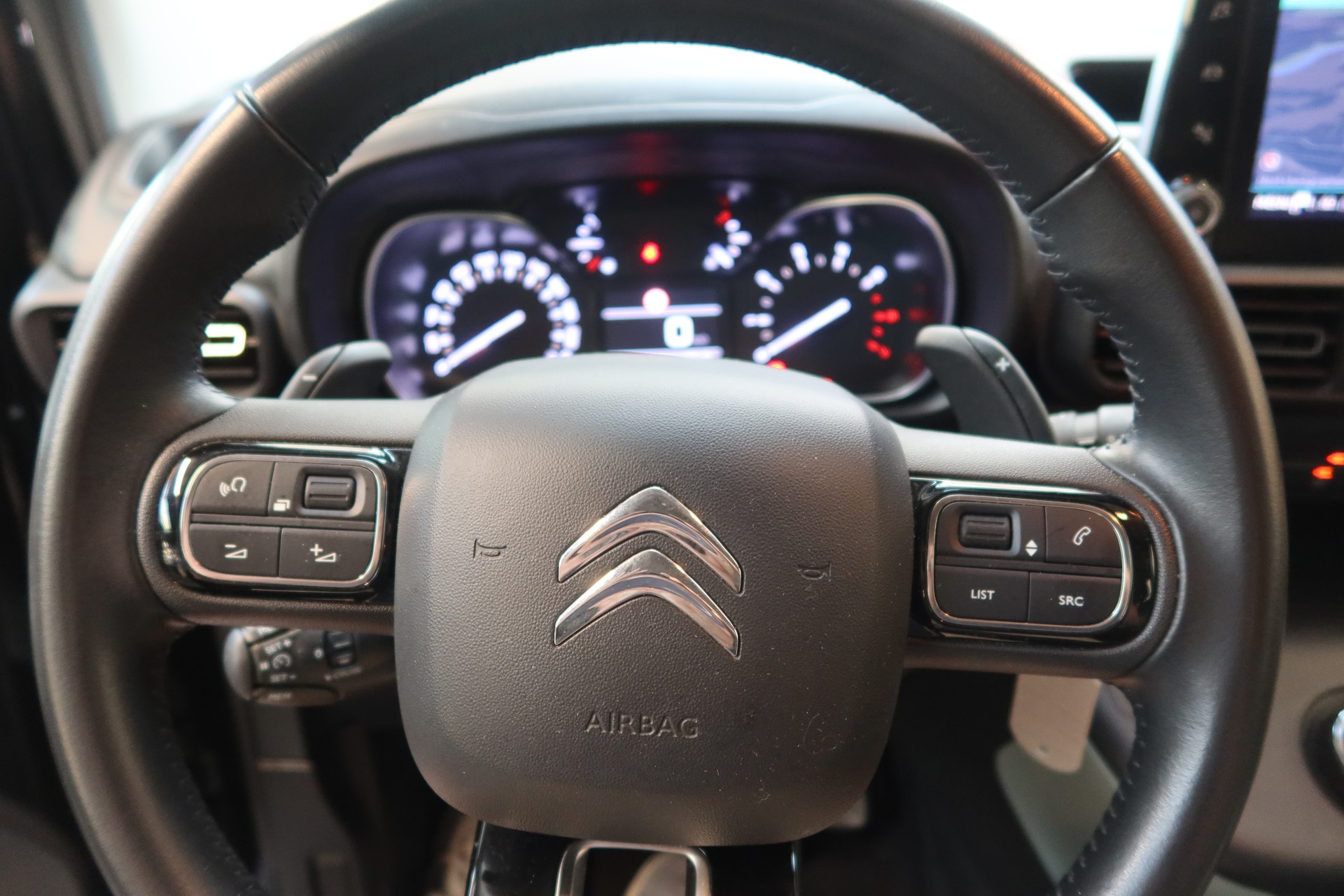 CITROEN Berlingo 1.2i Swiss EAT8-image-8