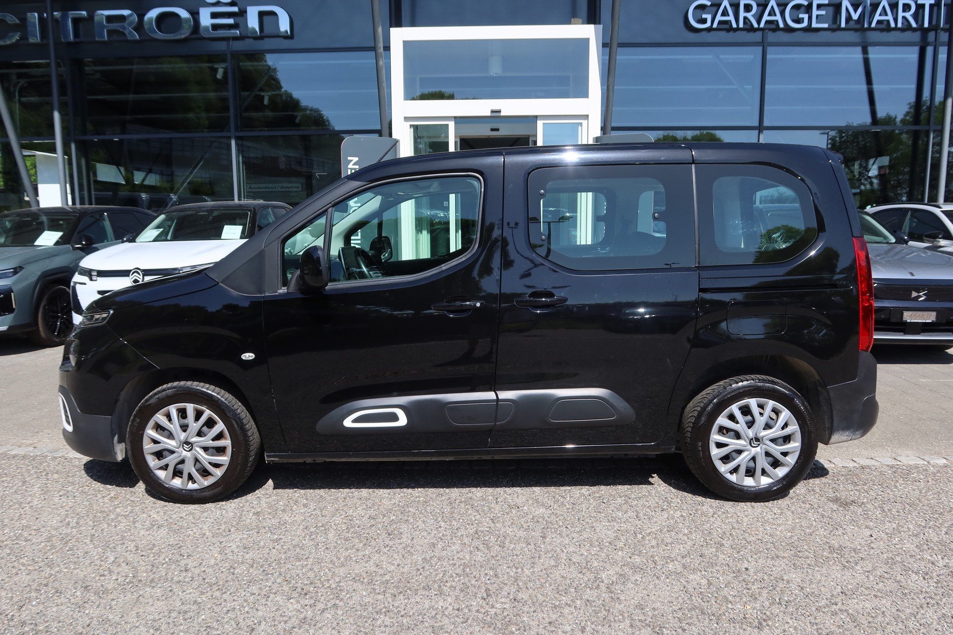 CITROEN Berlingo 1.2i Swiss EAT8-image-2