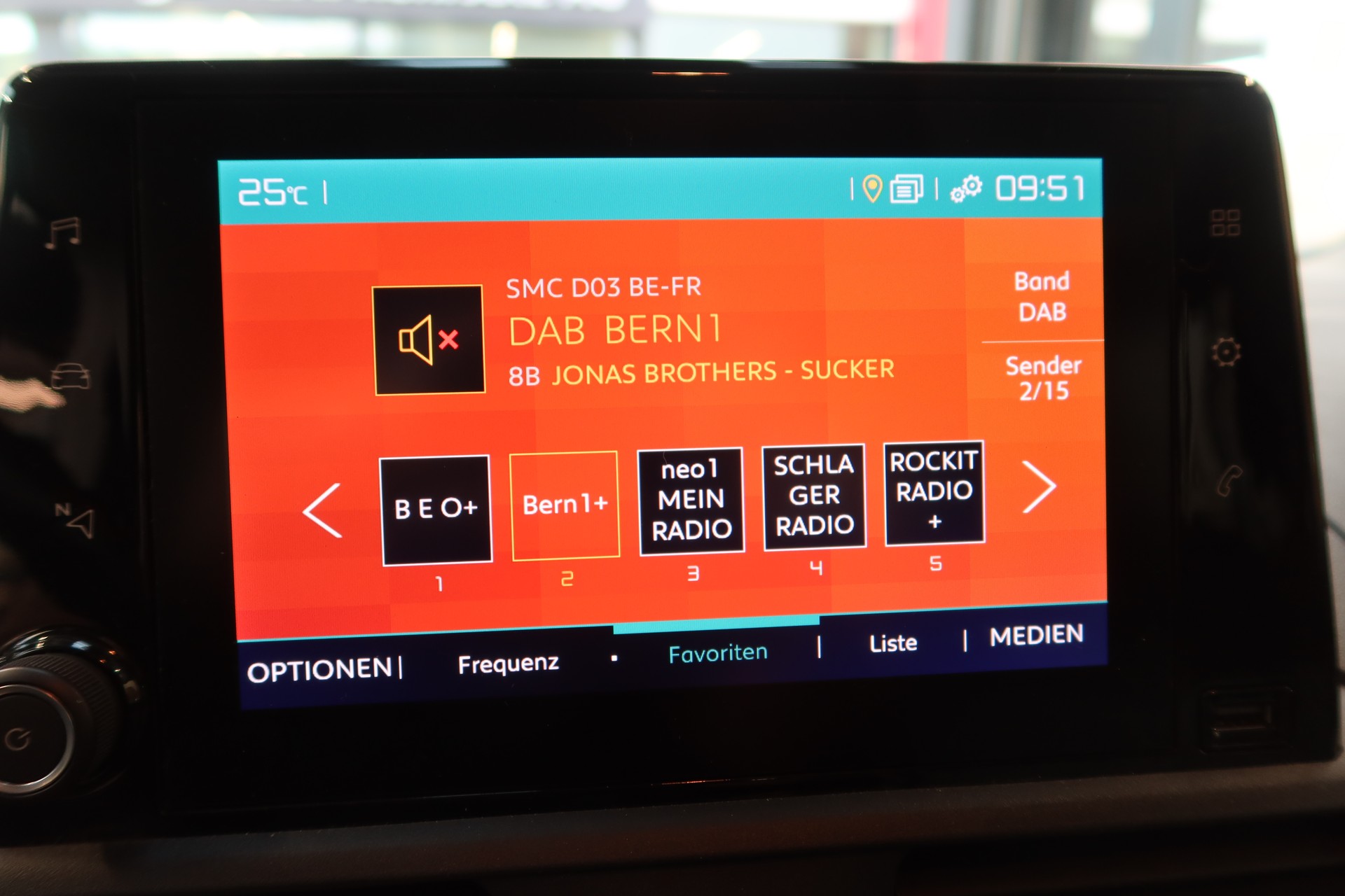 CITROEN Berlingo 1.2i Swiss EAT8-image-11