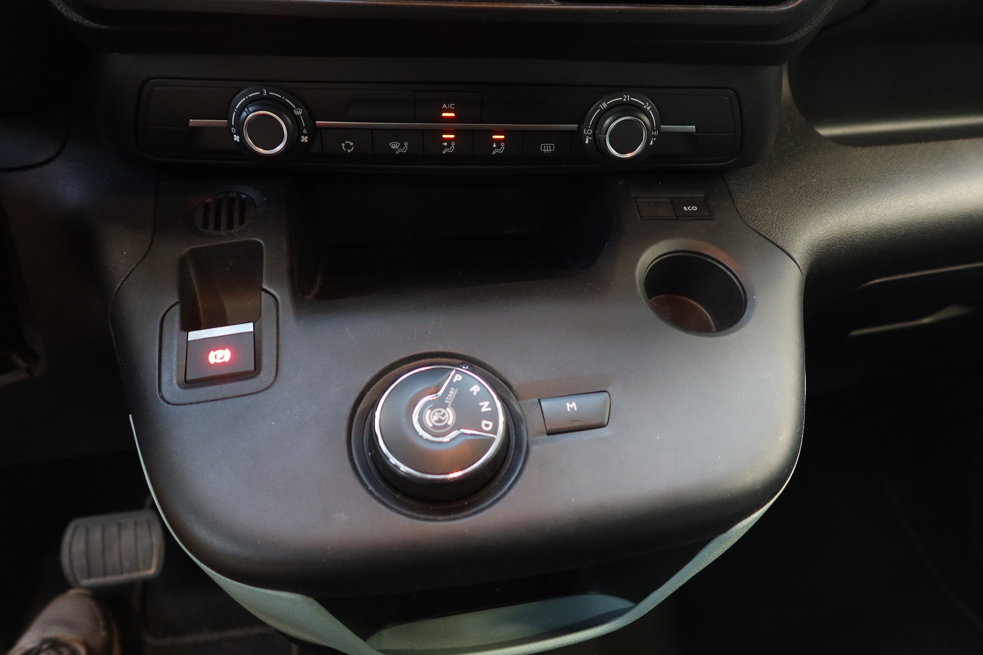 CITROEN Berlingo 1.2i Swiss EAT8-image-9