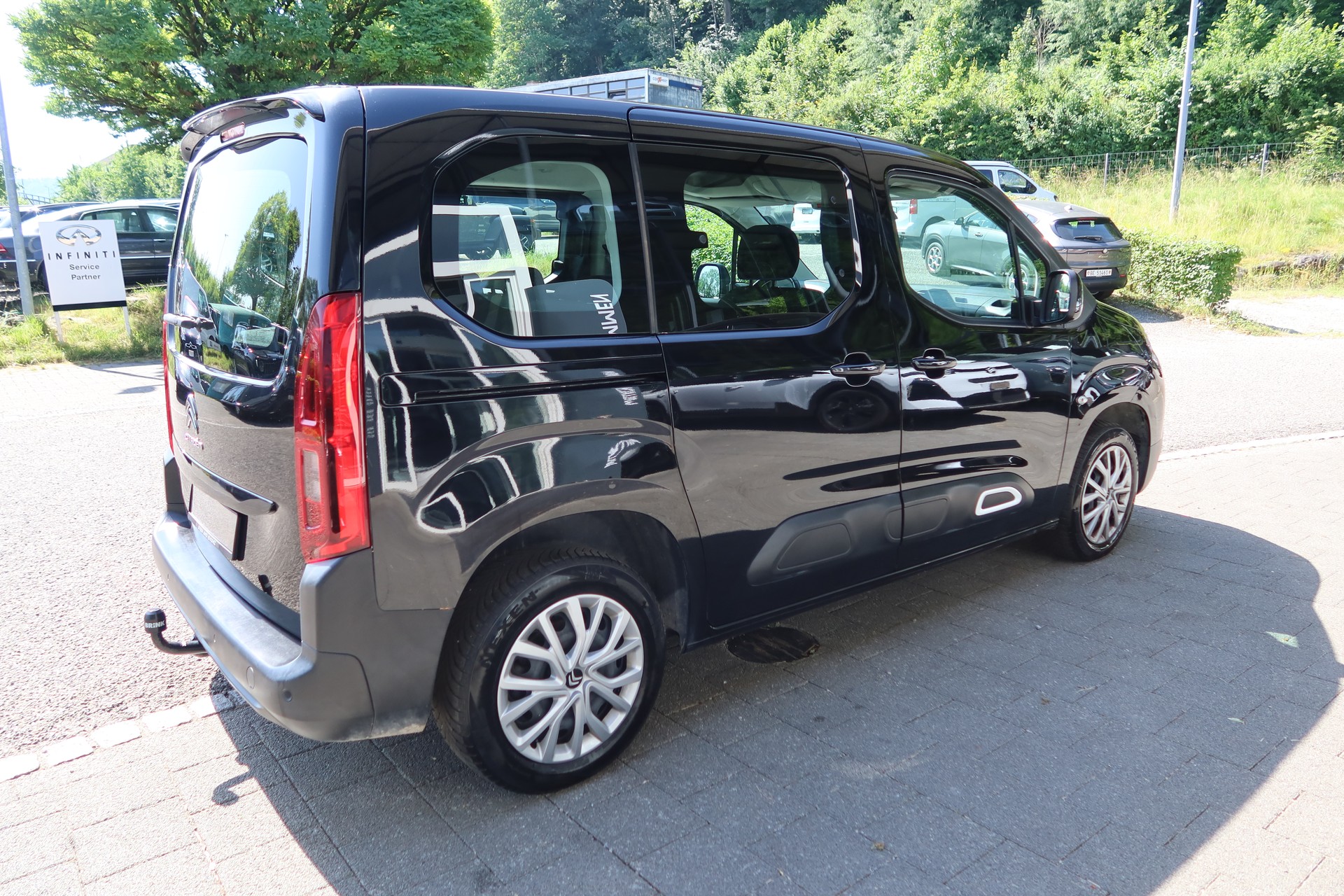 CITROEN Berlingo 1.2i Swiss EAT8-image-5