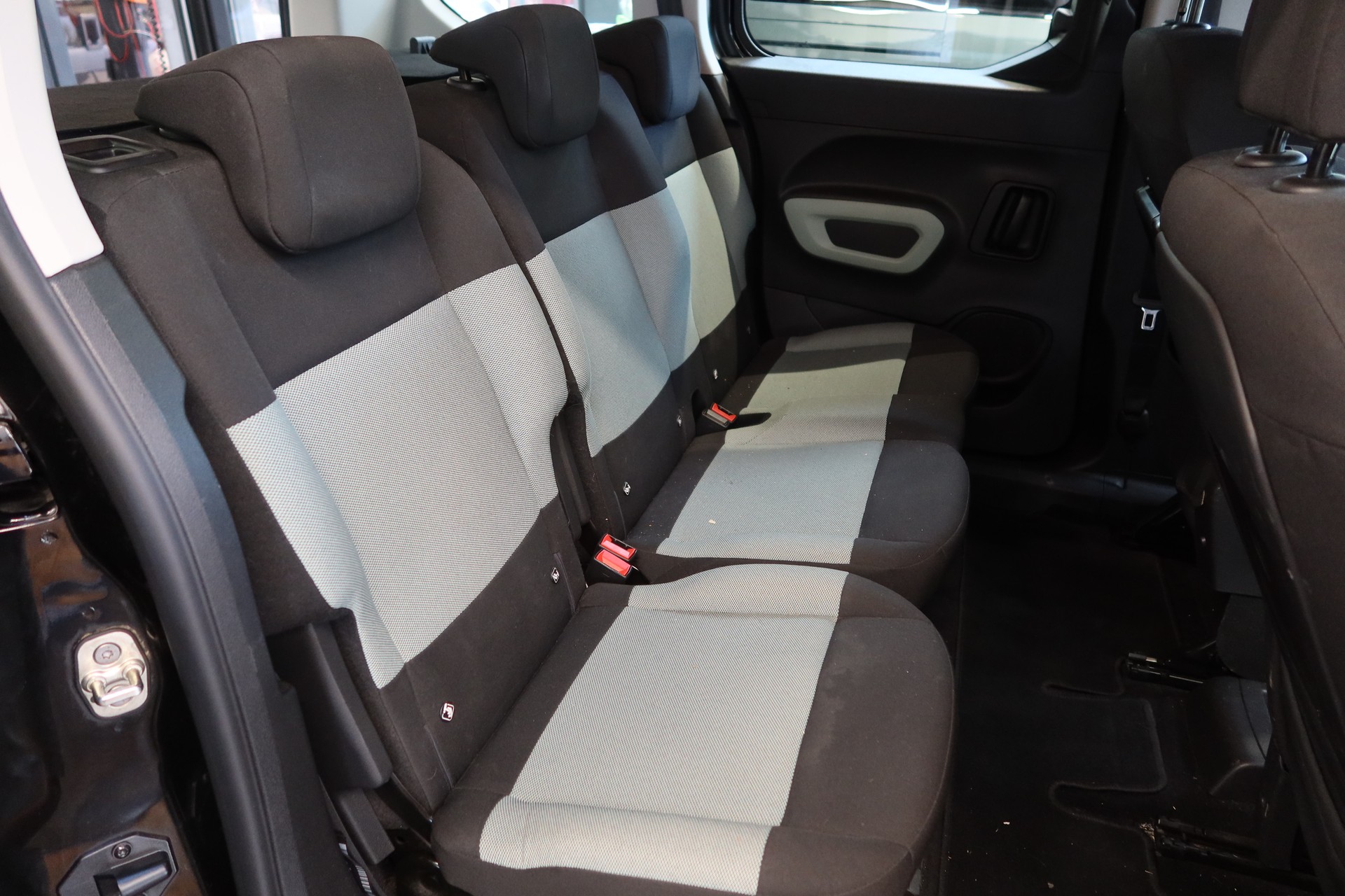 CITROEN Berlingo 1.2i Swiss EAT8-image-13