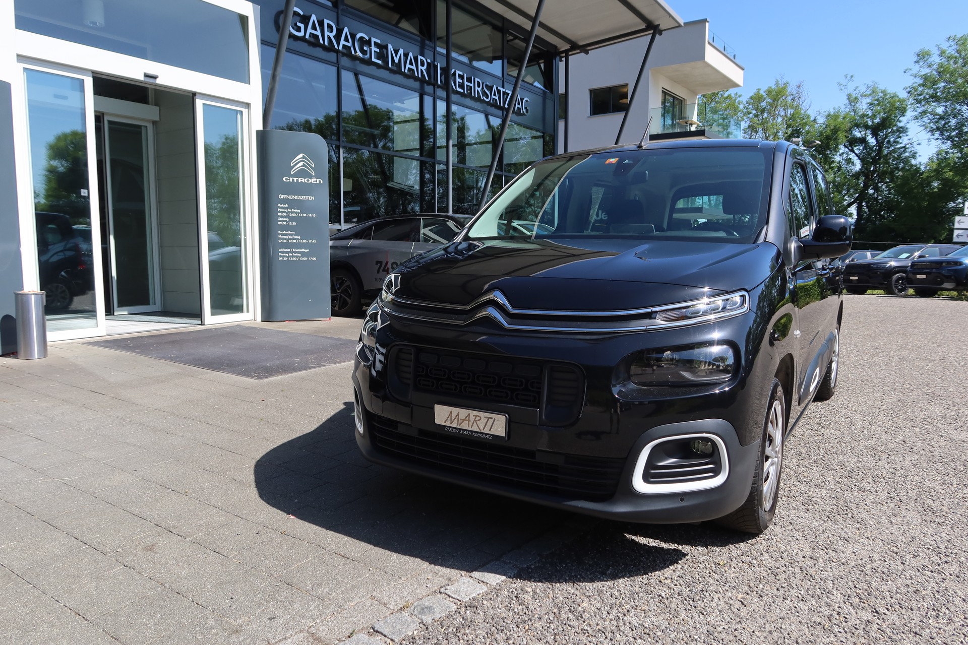 CITROEN Berlingo 1.2i Swiss EAT8-image-1
