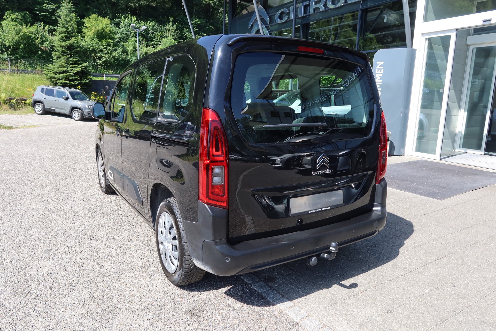 CITROEN Berlingo 1.2i Swiss EAT8-image-3
