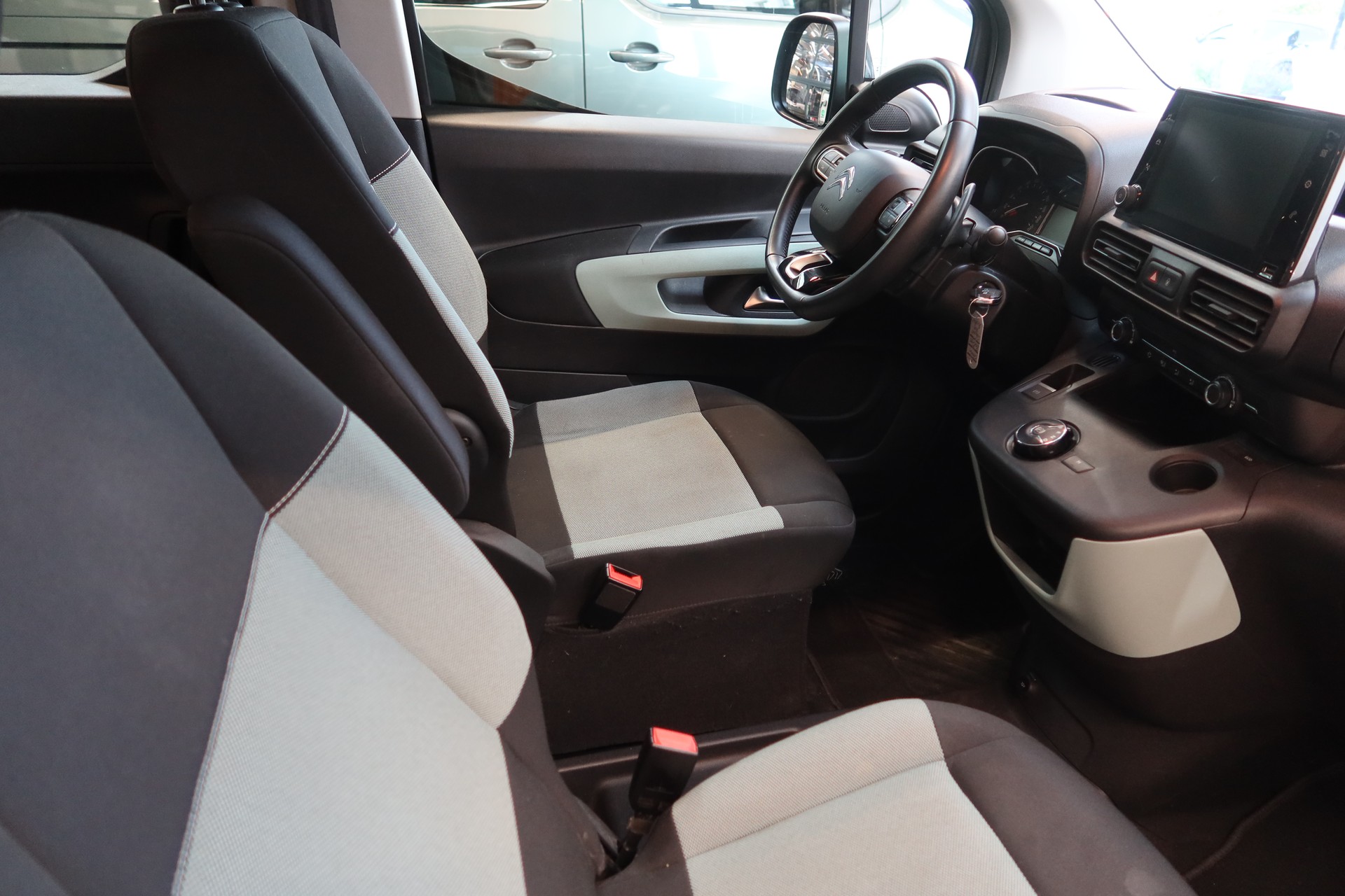 CITROEN Berlingo 1.2i Swiss EAT8-image-14