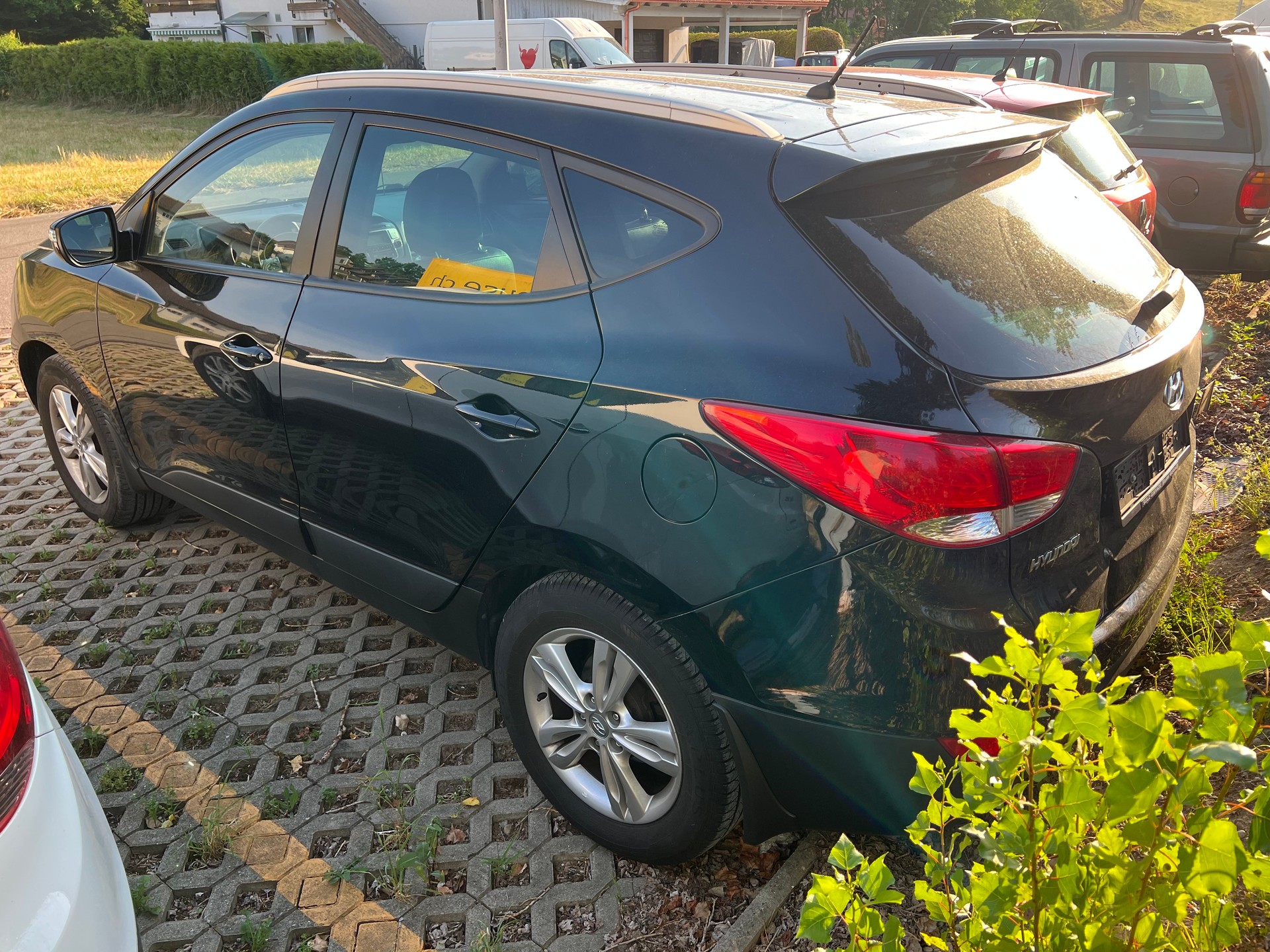HYUNDAI iX 35 2.0 CRDi Premium 4WD-image-3