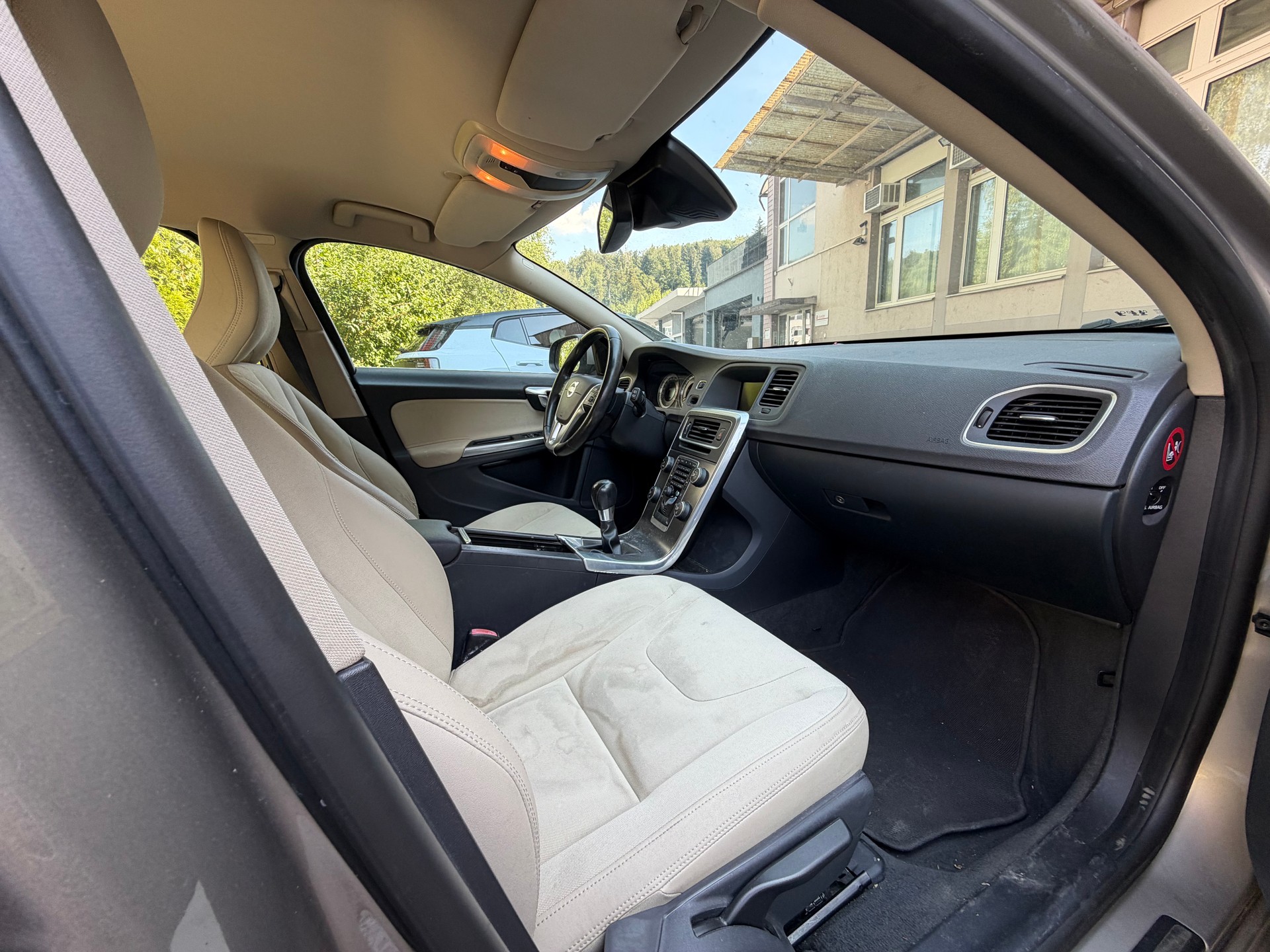 VOLVO V60 D3 Summum-image-4
