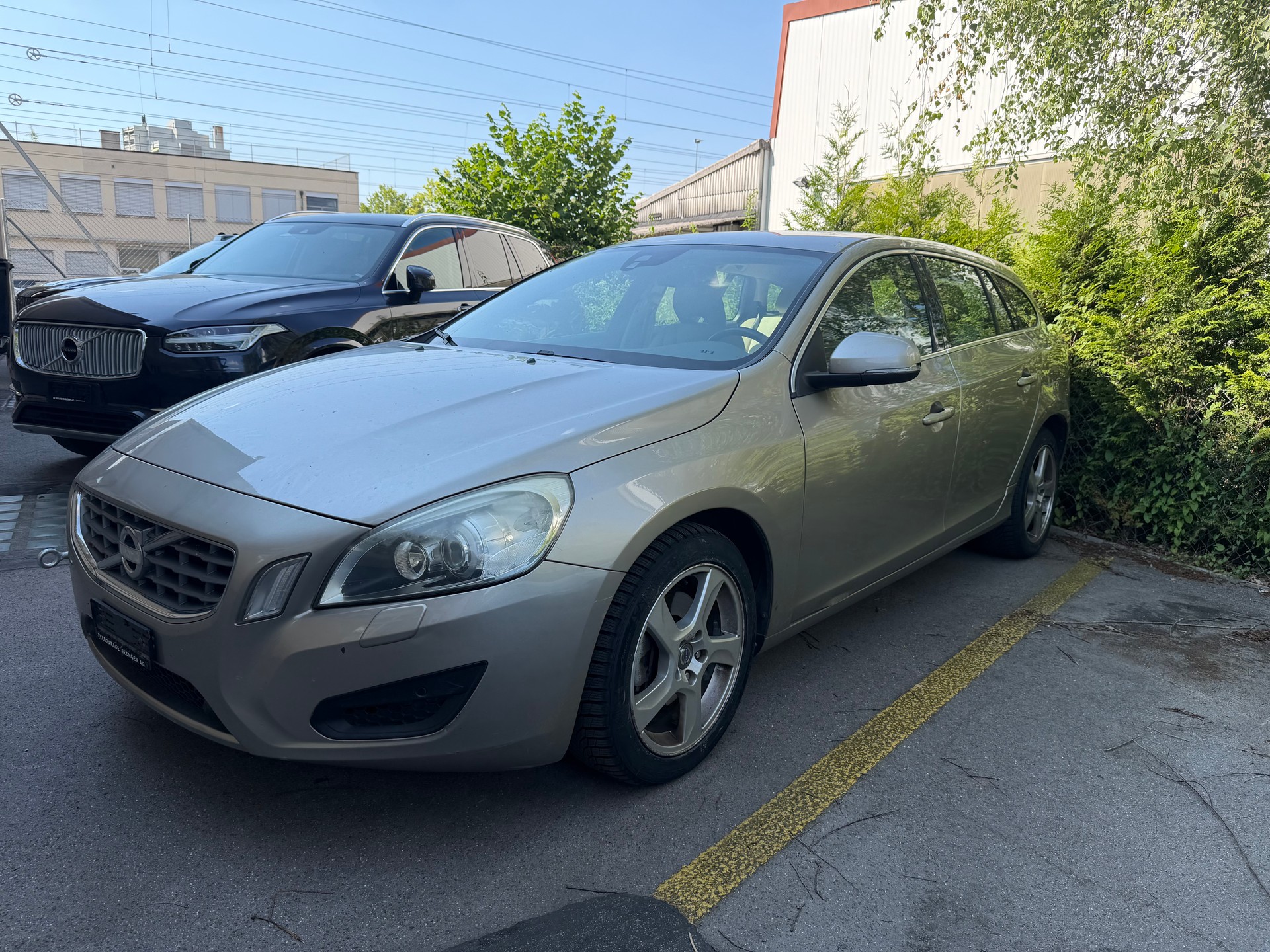 VOLVO V60 D3 Summum-image-0