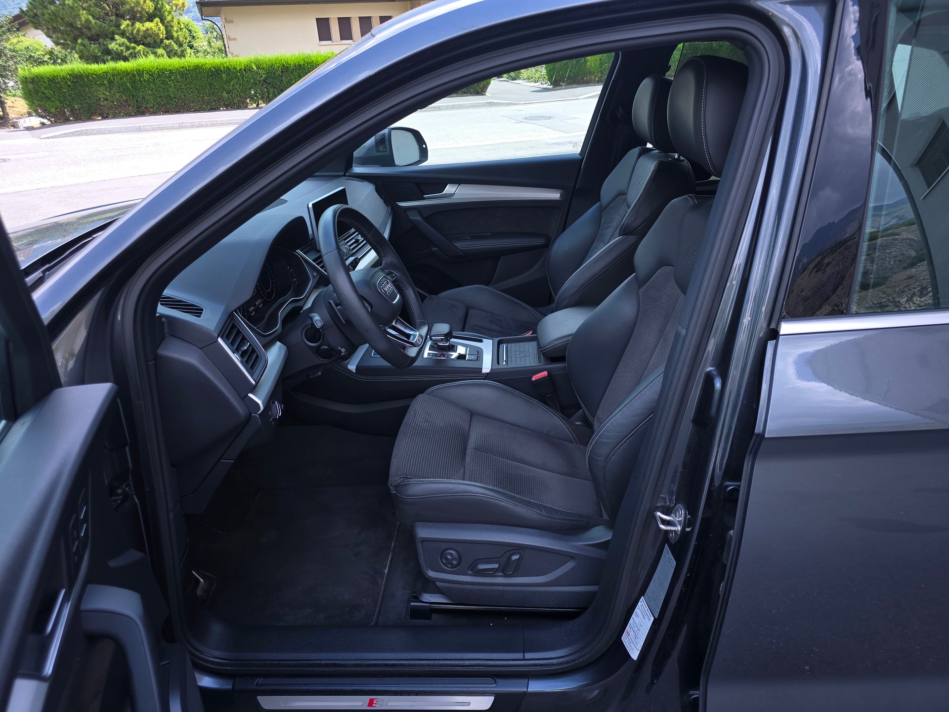 AUDI Q5 2.0 TFSI design S-Line quattro S-tronic-image-10