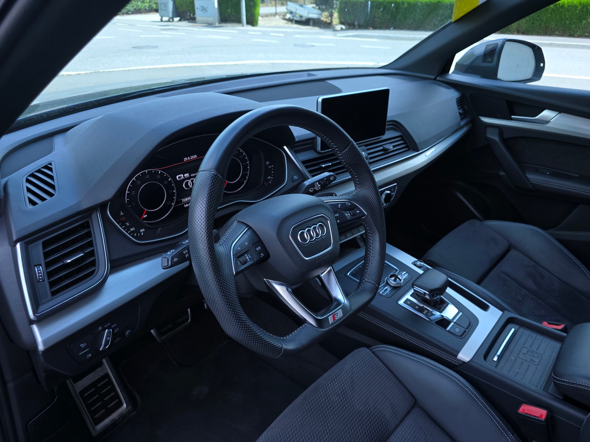 AUDI Q5 2.0 TFSI design S-Line quattro S-tronic-image-11