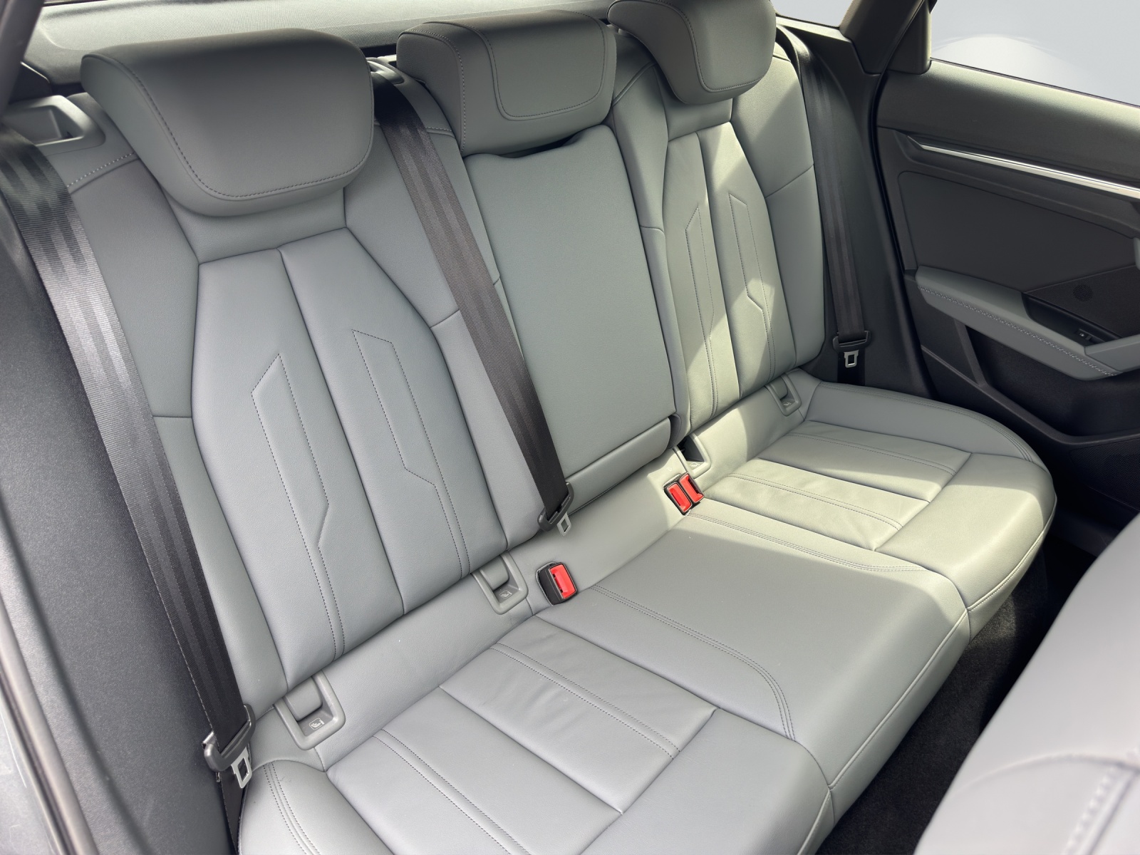 AUDI A3 Sportback 40 TFSI S line quattro S-tronic-image-8