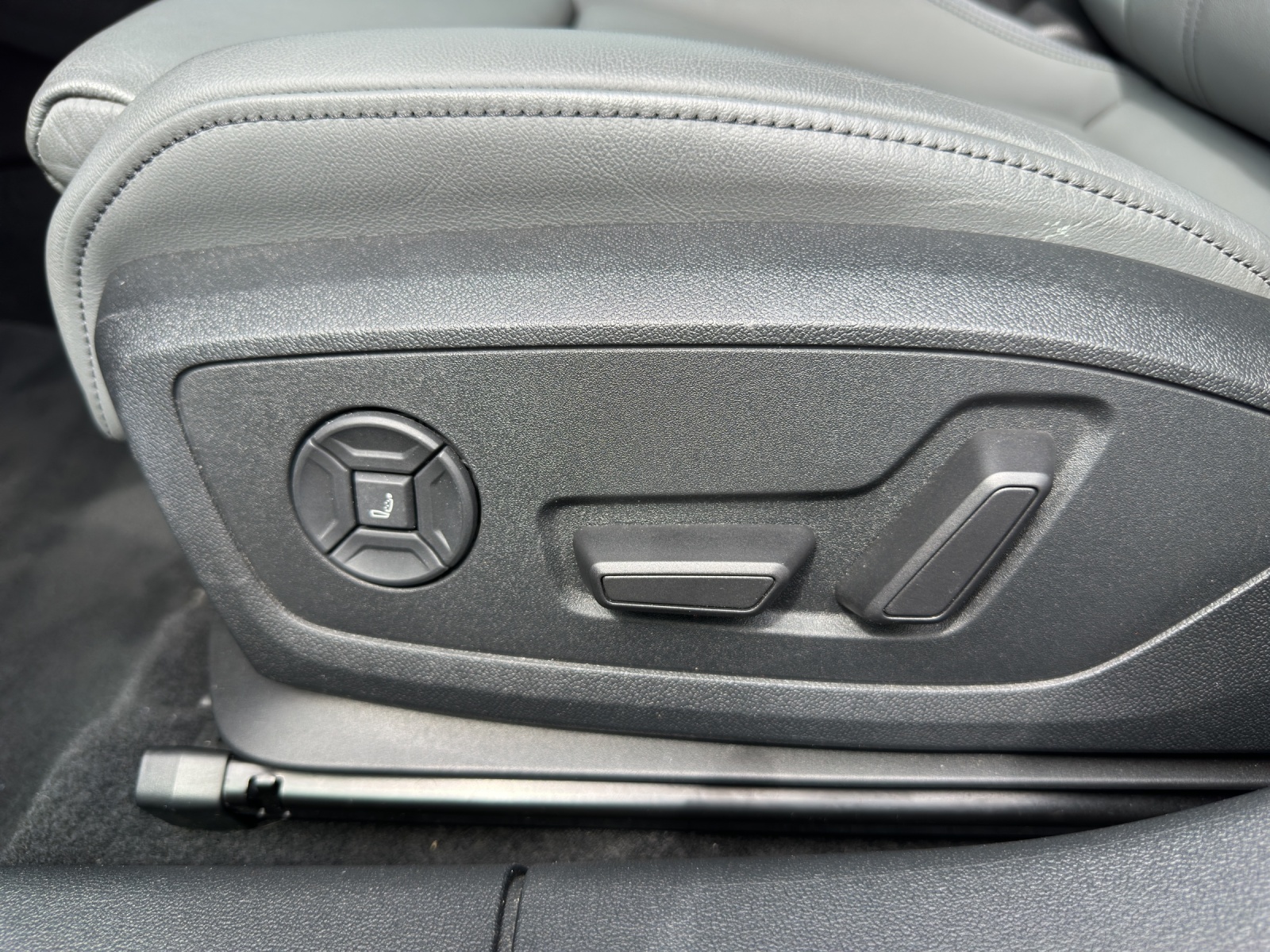 AUDI A3 Sportback 40 TFSI S line quattro S-tronic-image-12