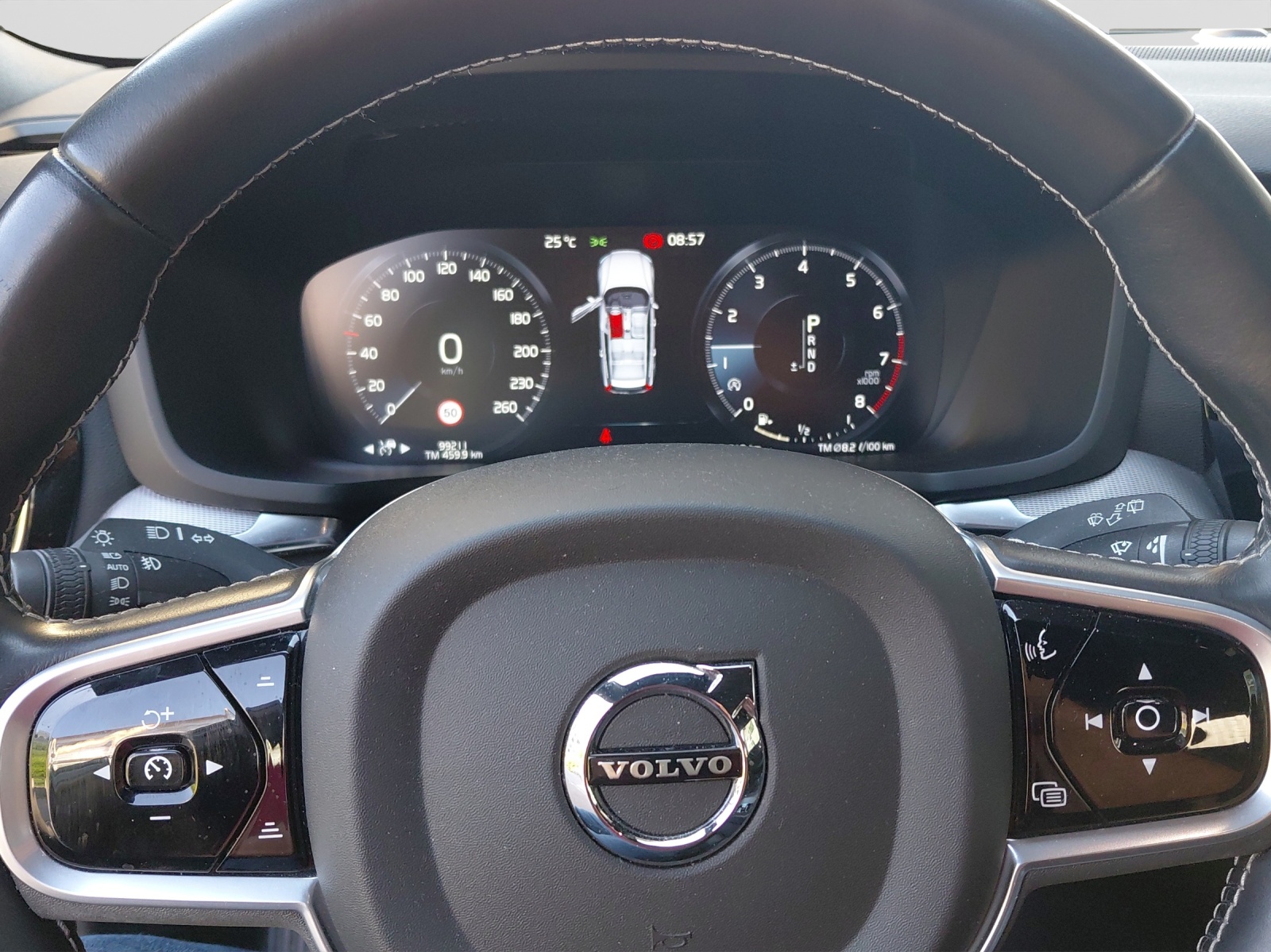 VOLVO V60 2.0 T6 R-Design AWD-image-10