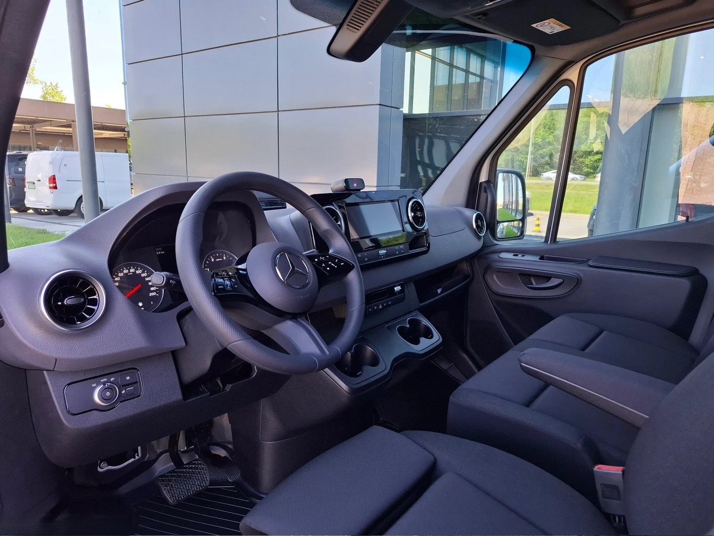 MERCEDES-BENZ Sprinter 317 CDI Lang 9G-TRONIC-image-8