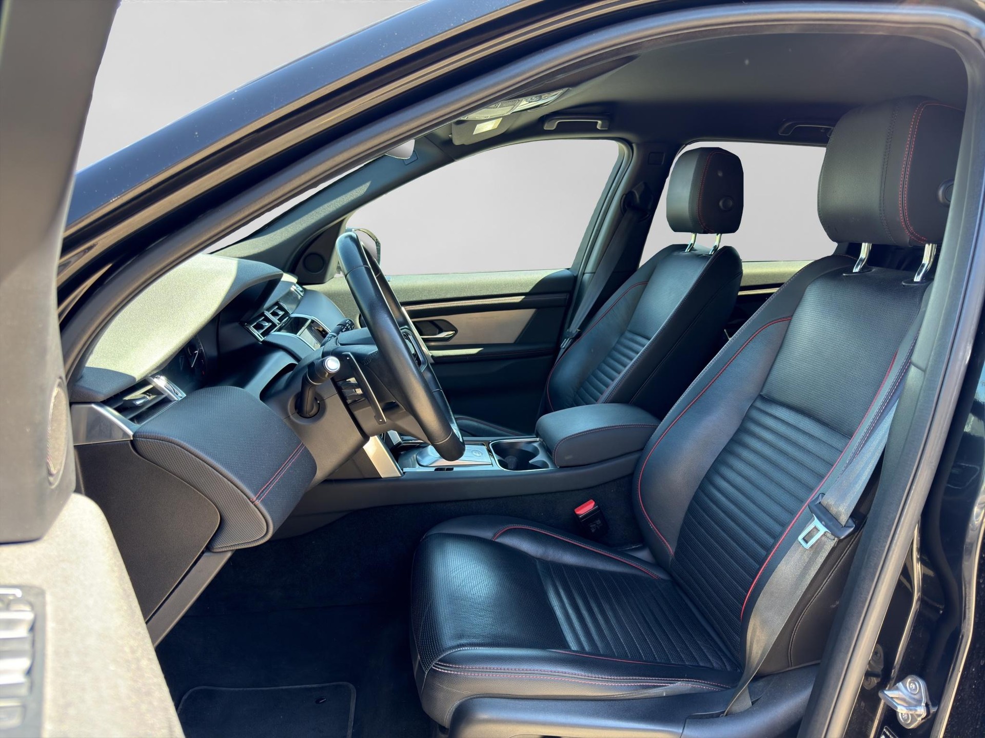 LAND ROVER Discovery Sport 1.5 T 300e R-Dynamic S-image-1