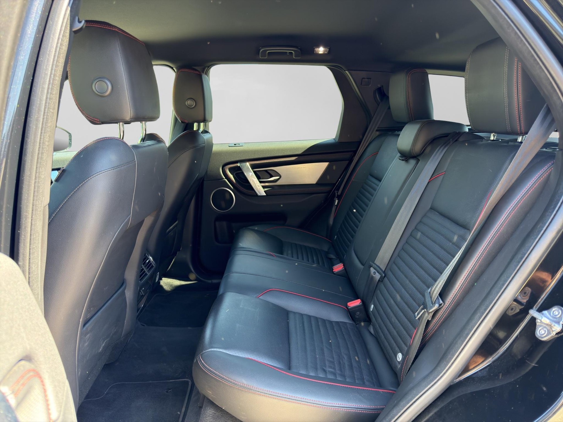 LAND ROVER Discovery Sport 1.5 T 300e R-Dynamic S-image-6