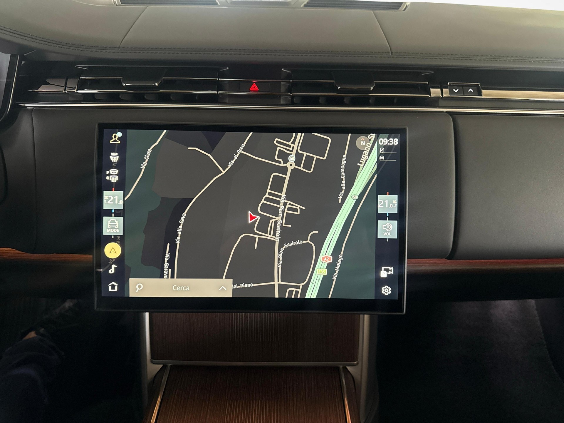 LAND ROVER Range Rover 4.4 V8 Autobiography-image-13