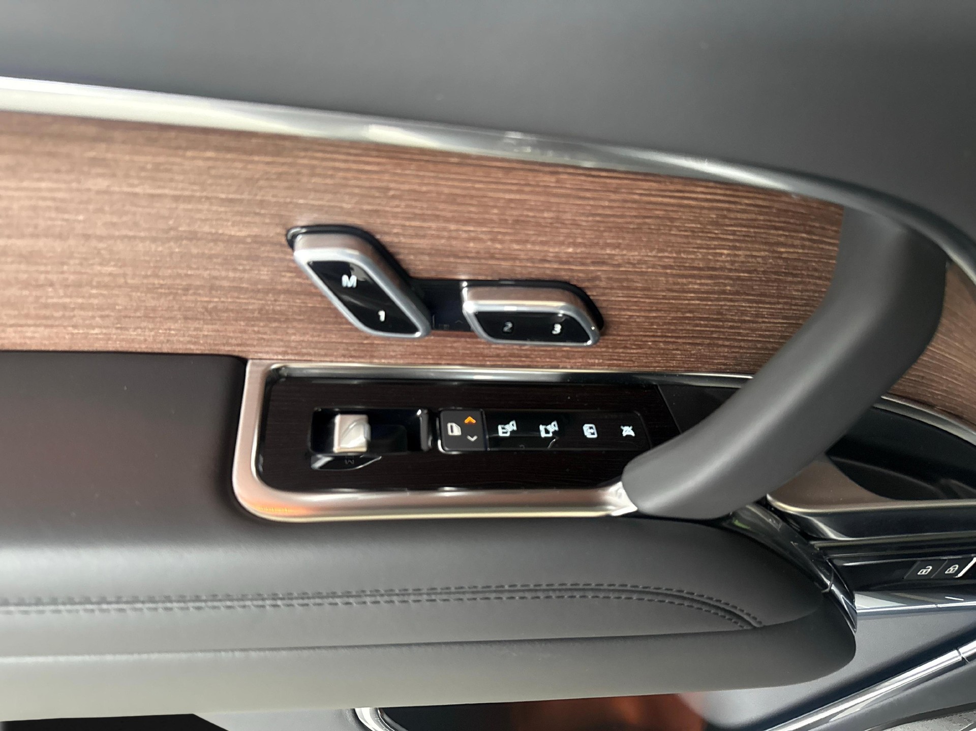 LAND ROVER Range Rover 4.4 V8 Autobiography-image-16