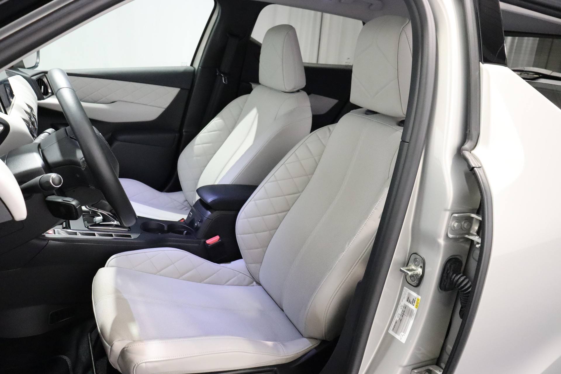 DS AUTOMOBILES 3 Crossback E-Tense So Chic-image-4