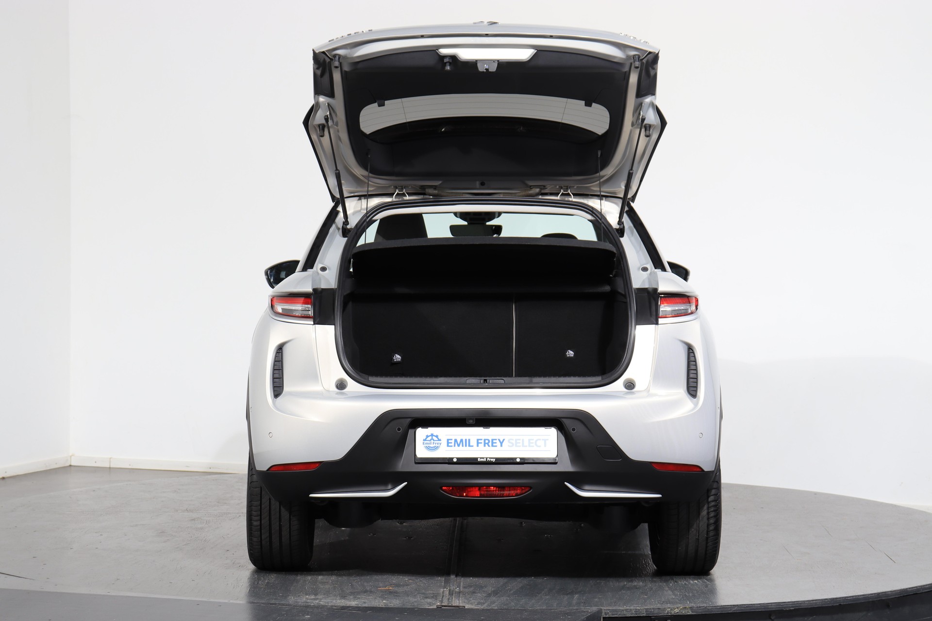 DS AUTOMOBILES 3 Crossback E-Tense So Chic-showroom-element-3