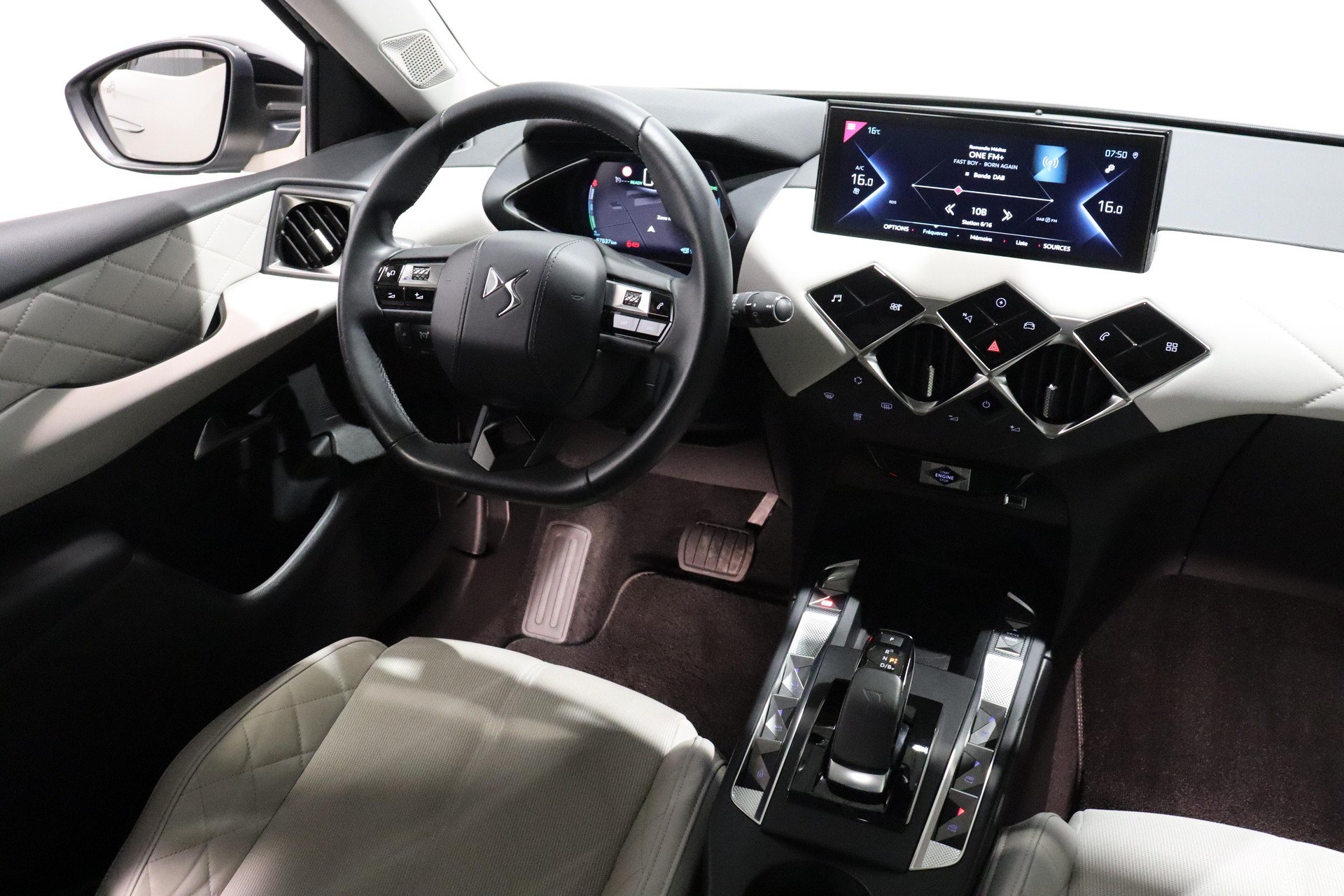 DS AUTOMOBILES 3 Crossback E-Tense So Chic-image-7