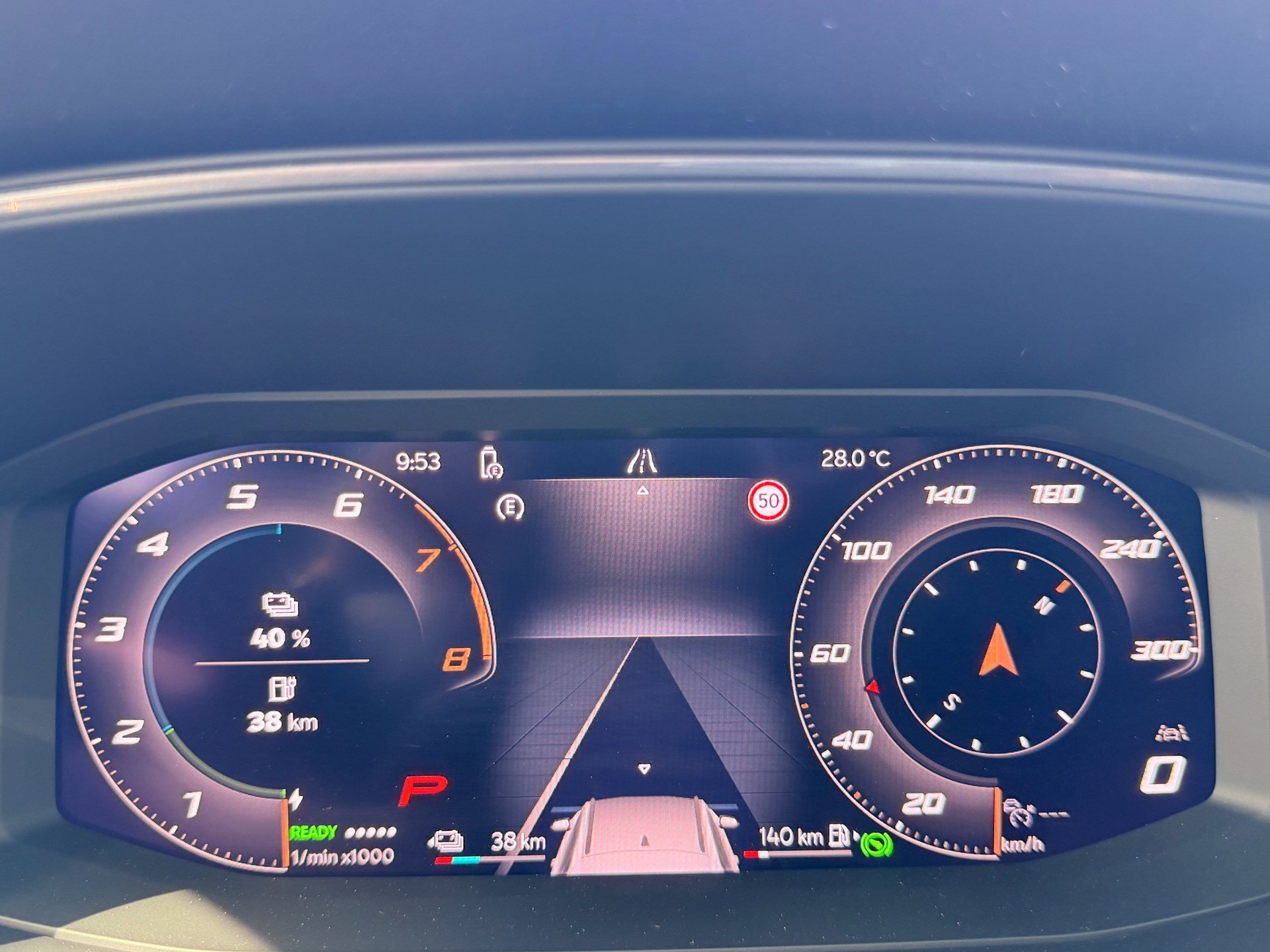 CUPRA Formentor 1.5 TSI e-Hybrid 204 PS *** TOPAUSSTATTUNG MIT NUR 1'500 KM ***-image-9