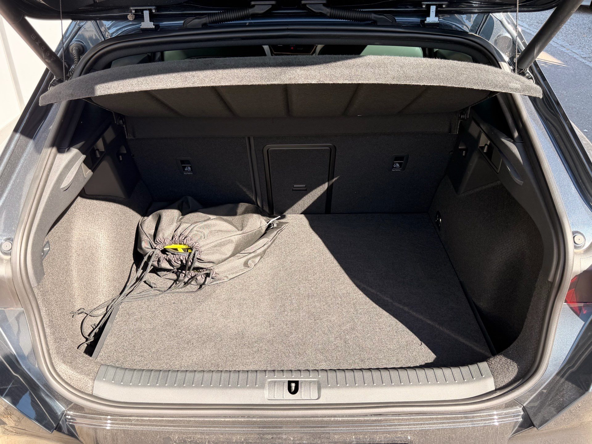CUPRA Formentor 1.5 TSI e-Hybrid 204 PS *** TOPAUSSTATTUNG MIT NUR 1'500 KM ***-image-29