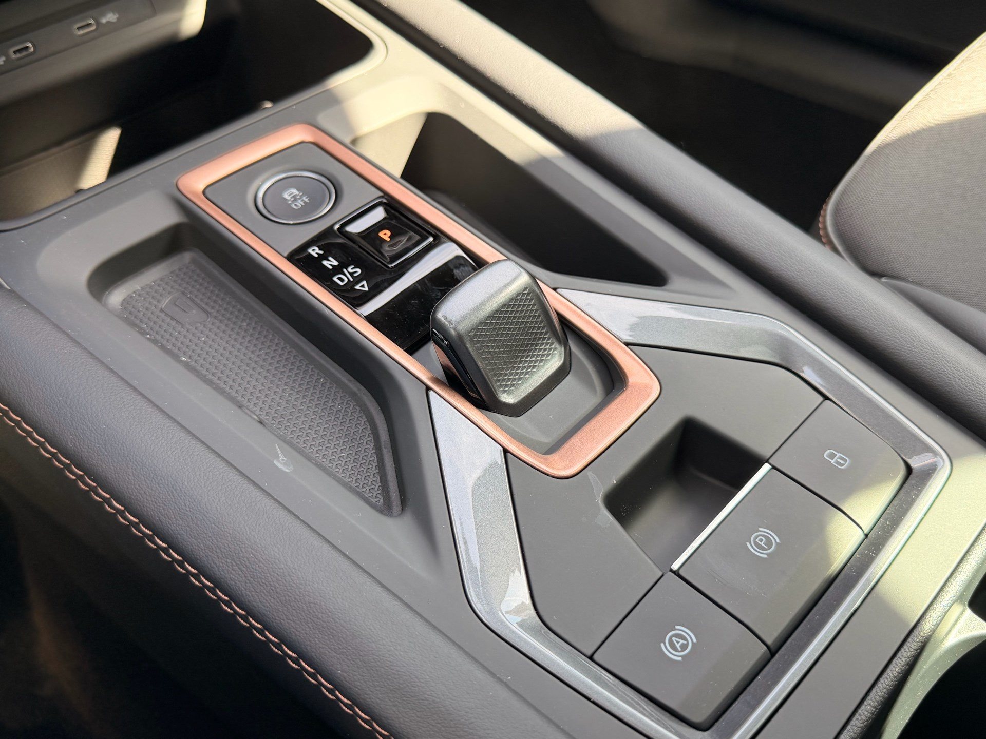 CUPRA Formentor 1.5 TSI e-Hybrid 204 PS *** TOPAUSSTATTUNG MIT NUR 1'500 KM ***-image-25