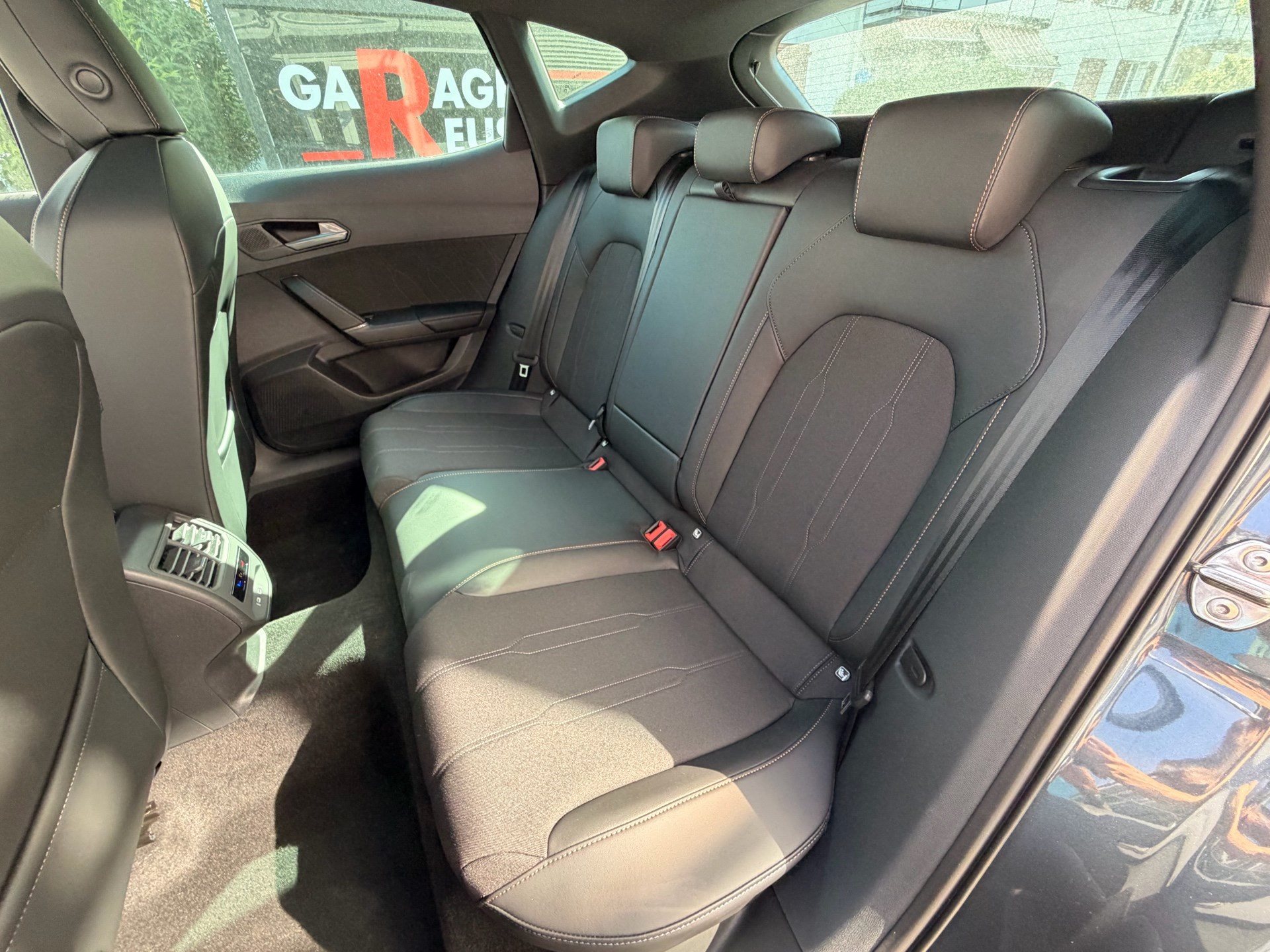 CUPRA Formentor 1.5 TSI e-Hybrid 204 PS *** TOPAUSSTATTUNG MIT NUR 1'500 KM ***-image-28