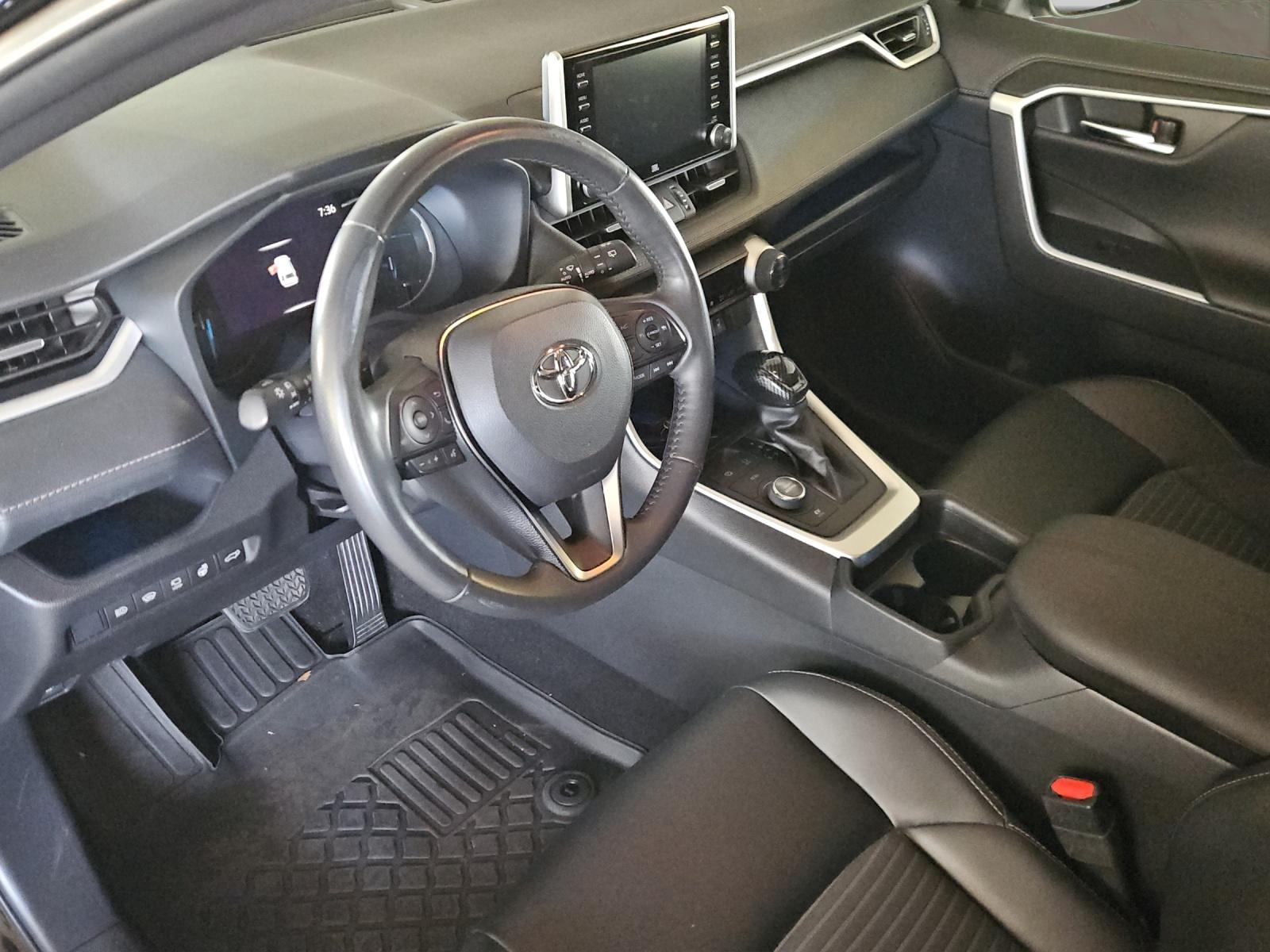 TOYOTA RAV4 2.5 HEV Black Edition-image-6