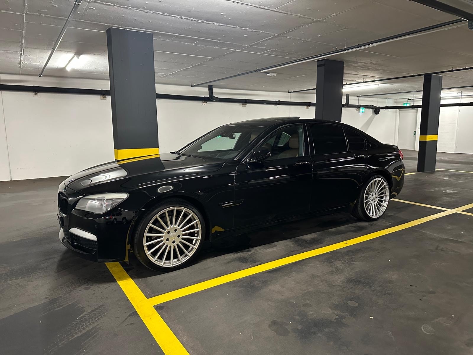 BMW 740d-image-1