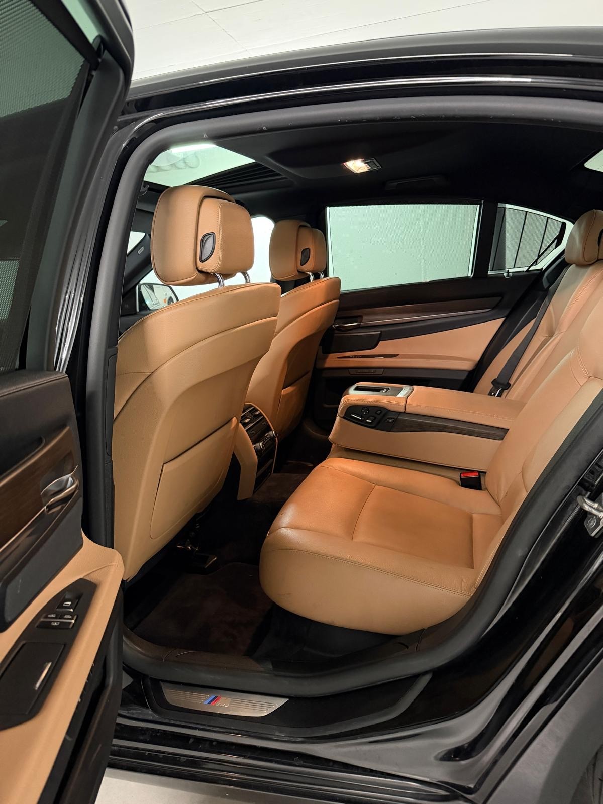 BMW 740d-image-18