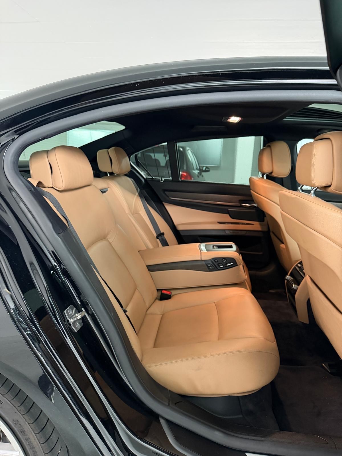 BMW 740d-image-21
