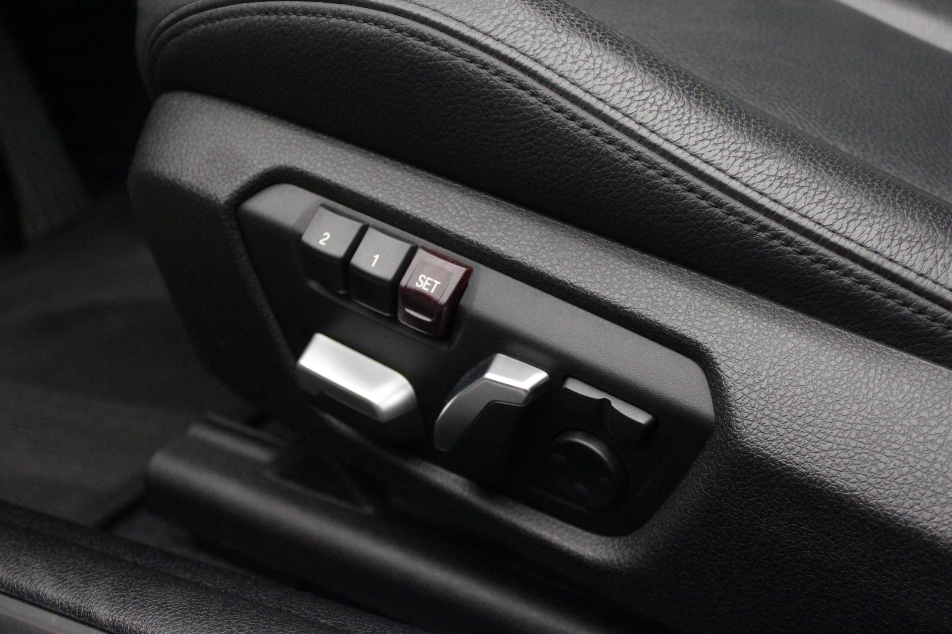 BMW M240i xDrive Steptronic-image-15