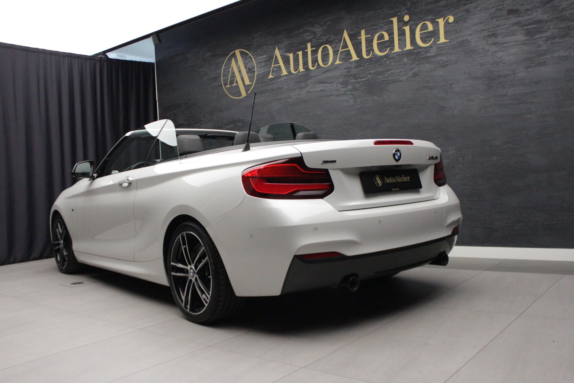 BMW M240i xDrive Steptronic-image-10