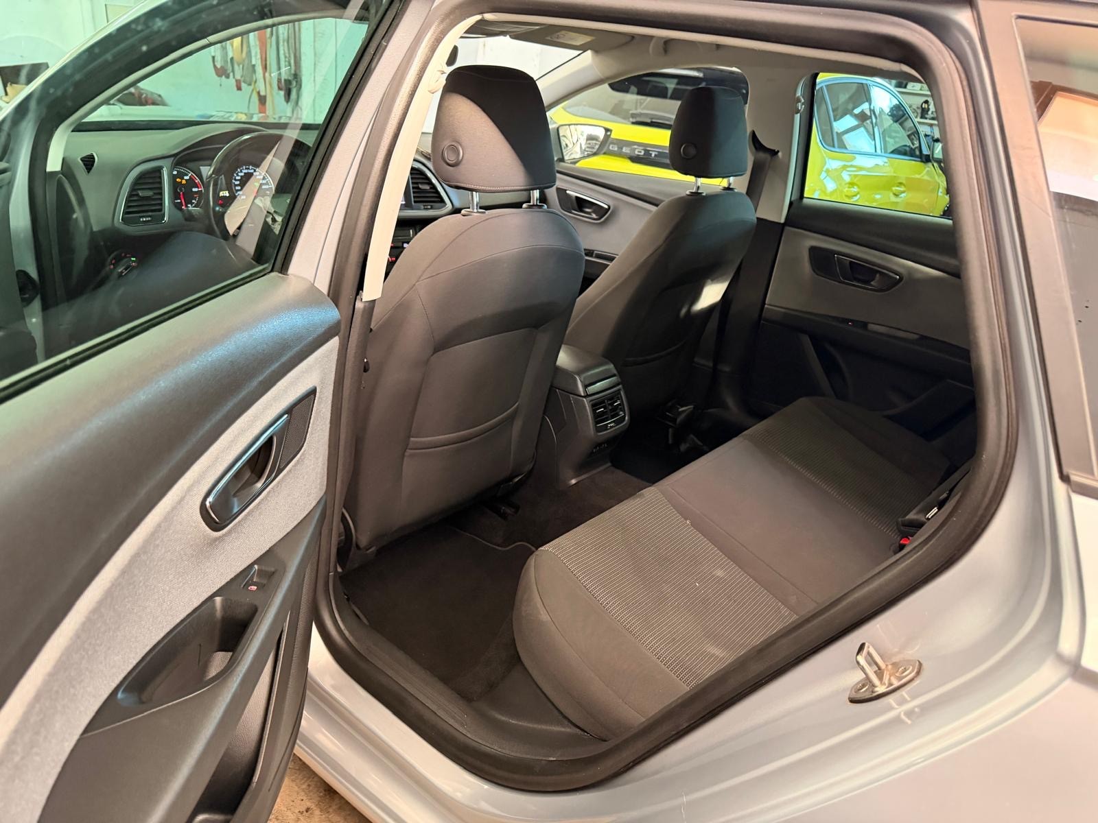 SEAT Leon ST 1.6 TDI CR Style DSG-image-9