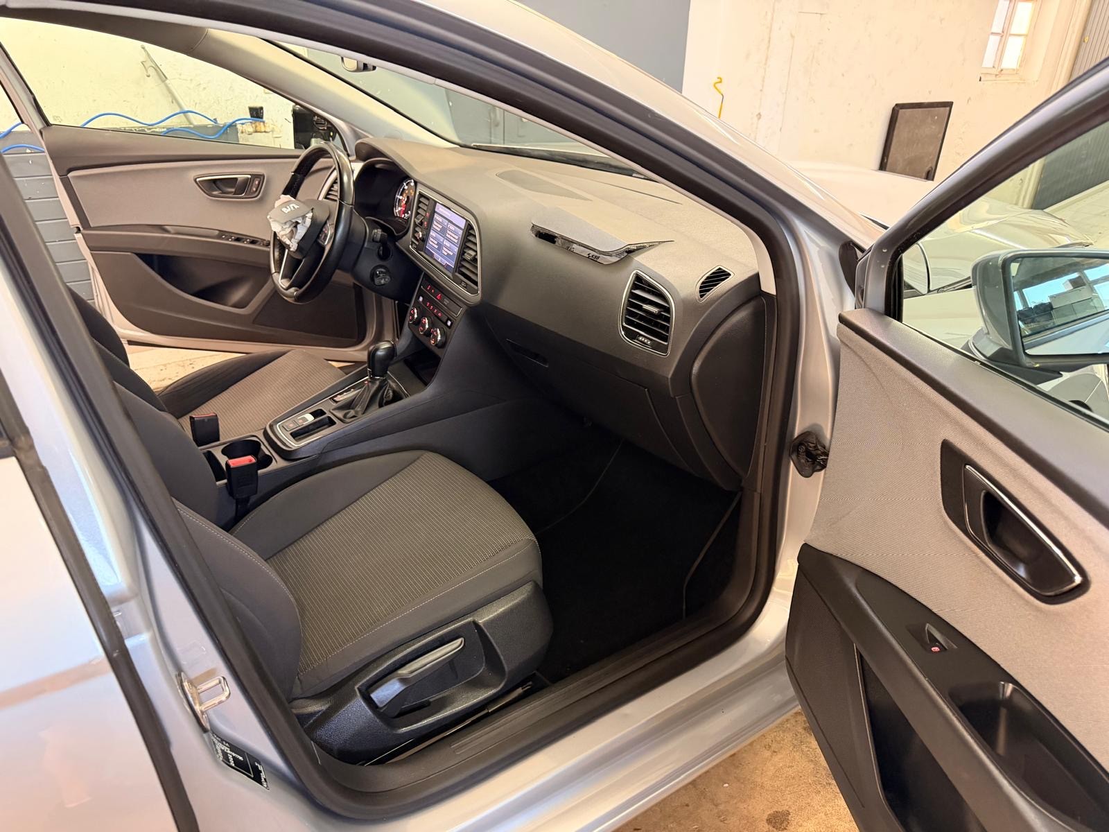 SEAT Leon ST 1.6 TDI CR Style DSG-image-12