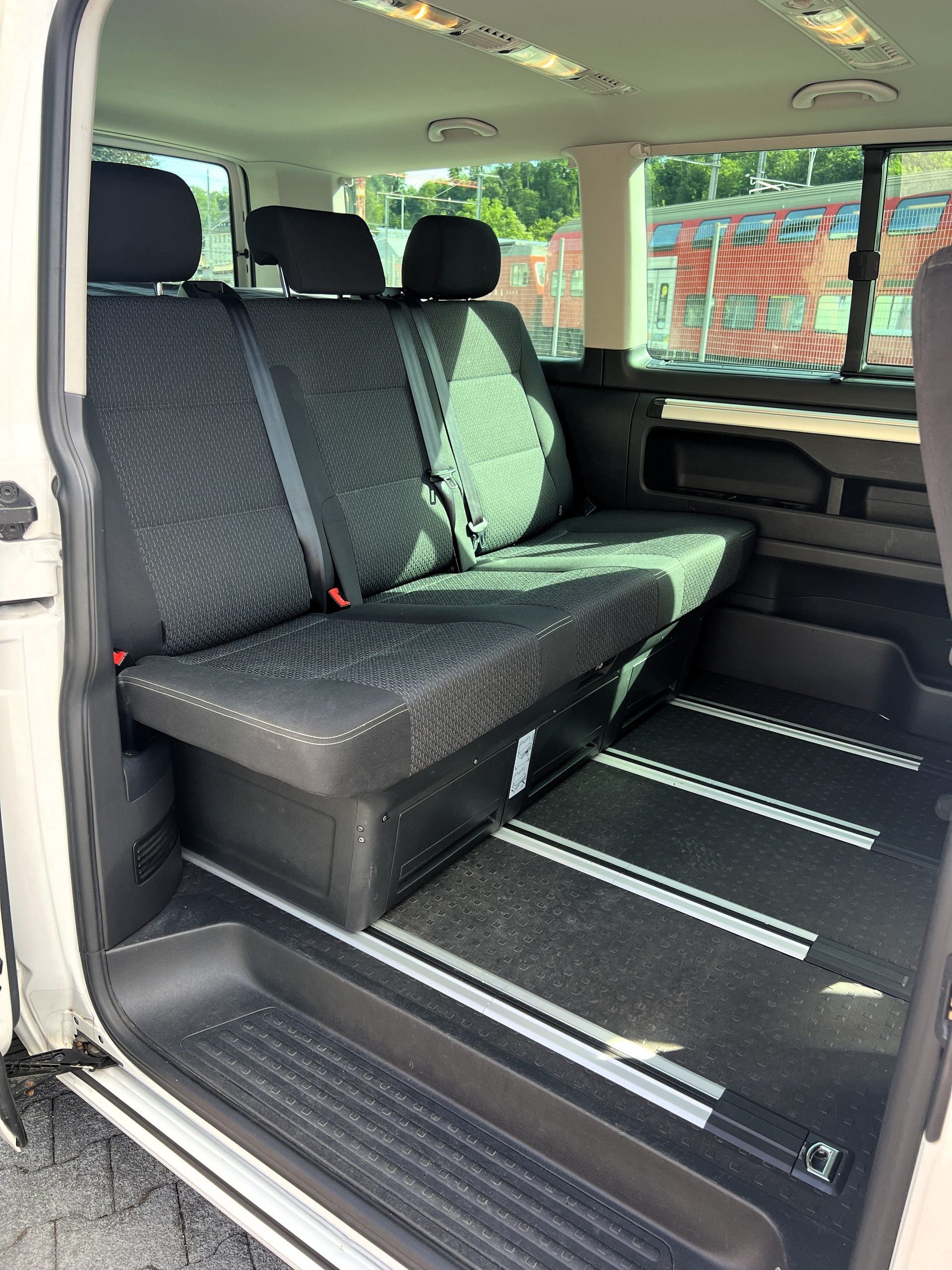 VW T6 Multivan 2.0 TDI Trendline-image-11
