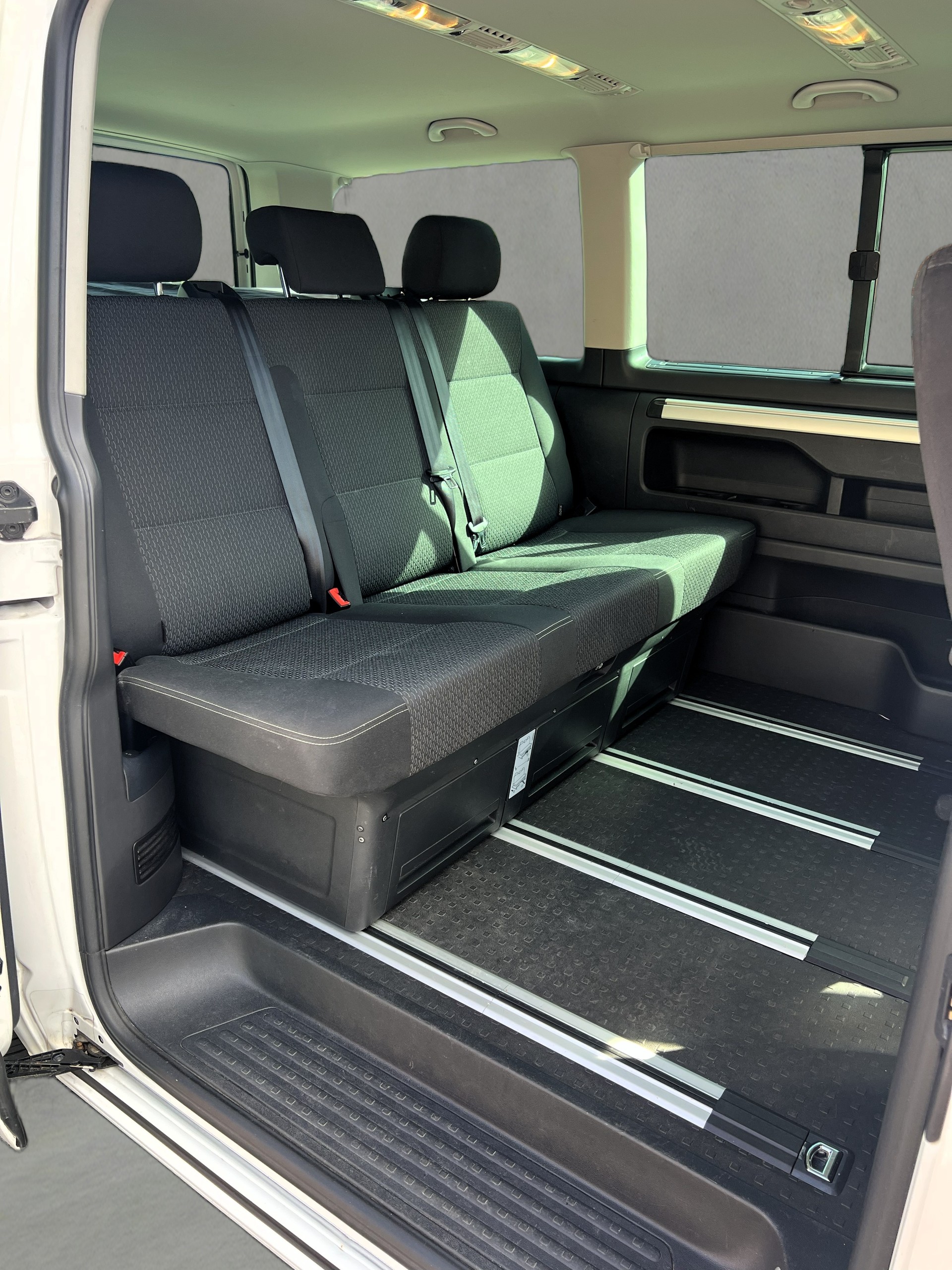 VW T6 Multivan 2.0 TDI Trendline-image-11